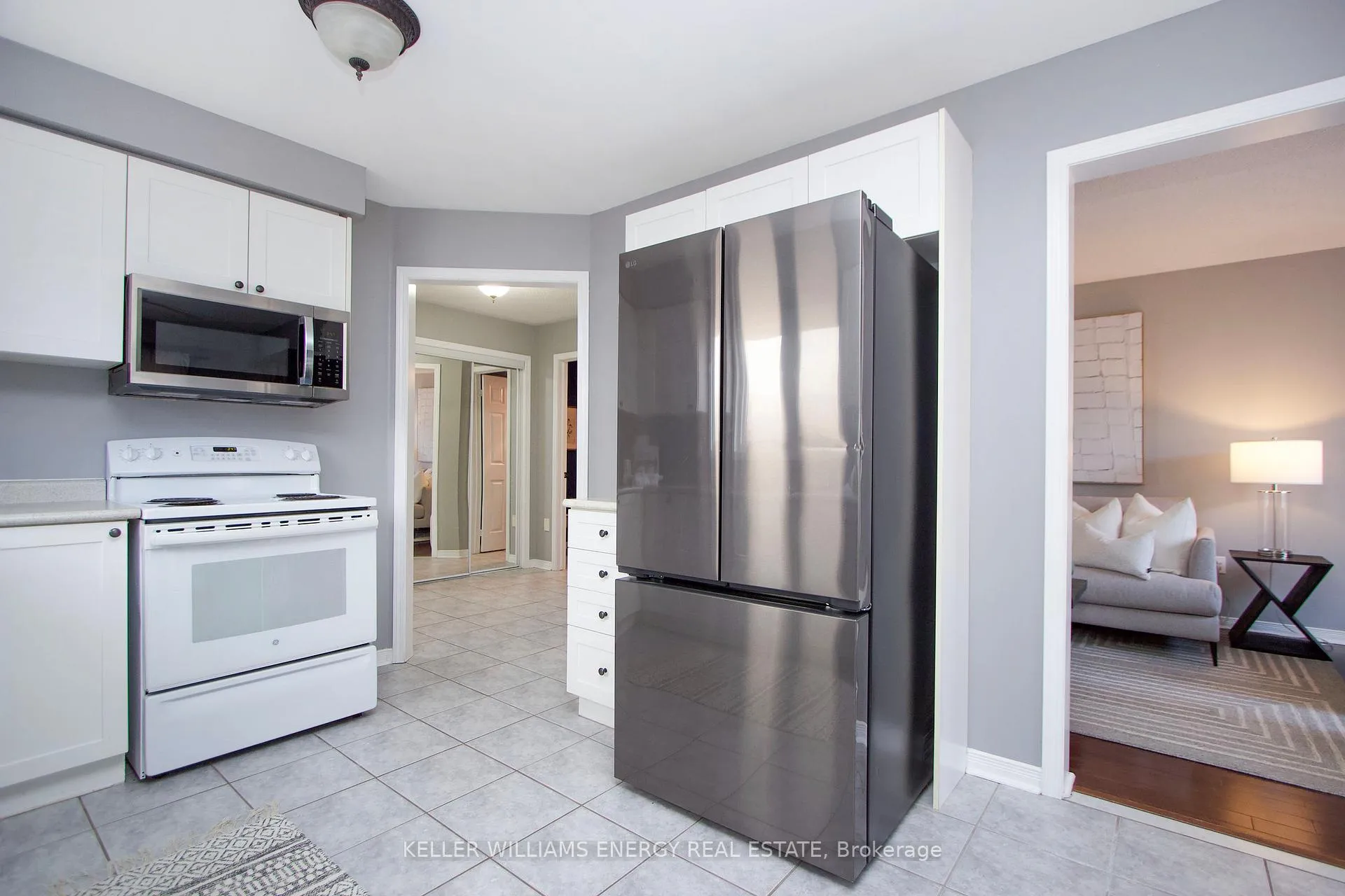 Photo 12 of 38 Hutton Place, Clarington, Bowmanville — HOMEH