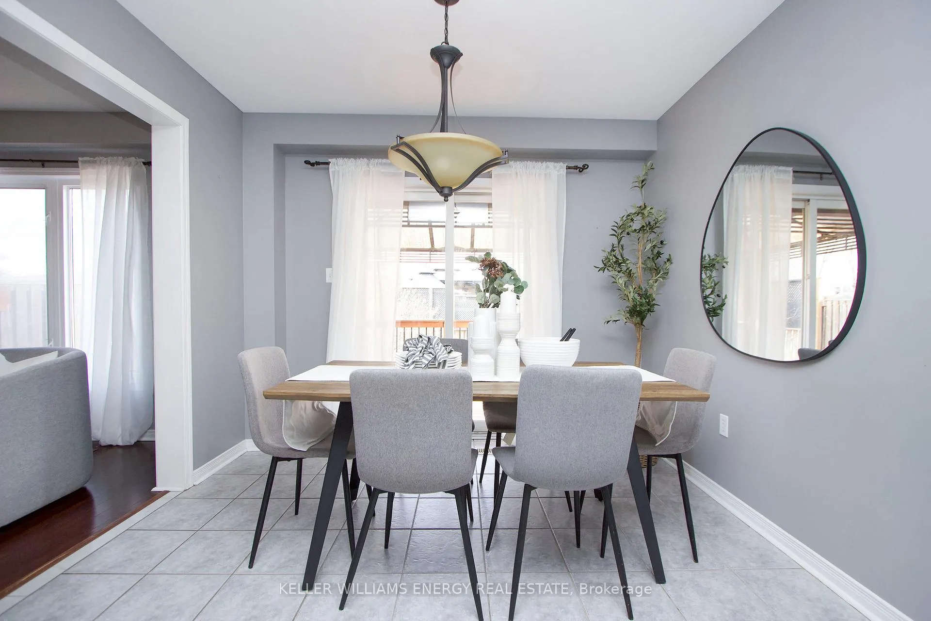Photo 15 of 38 Hutton Place, Clarington, Bowmanville — HOMEH