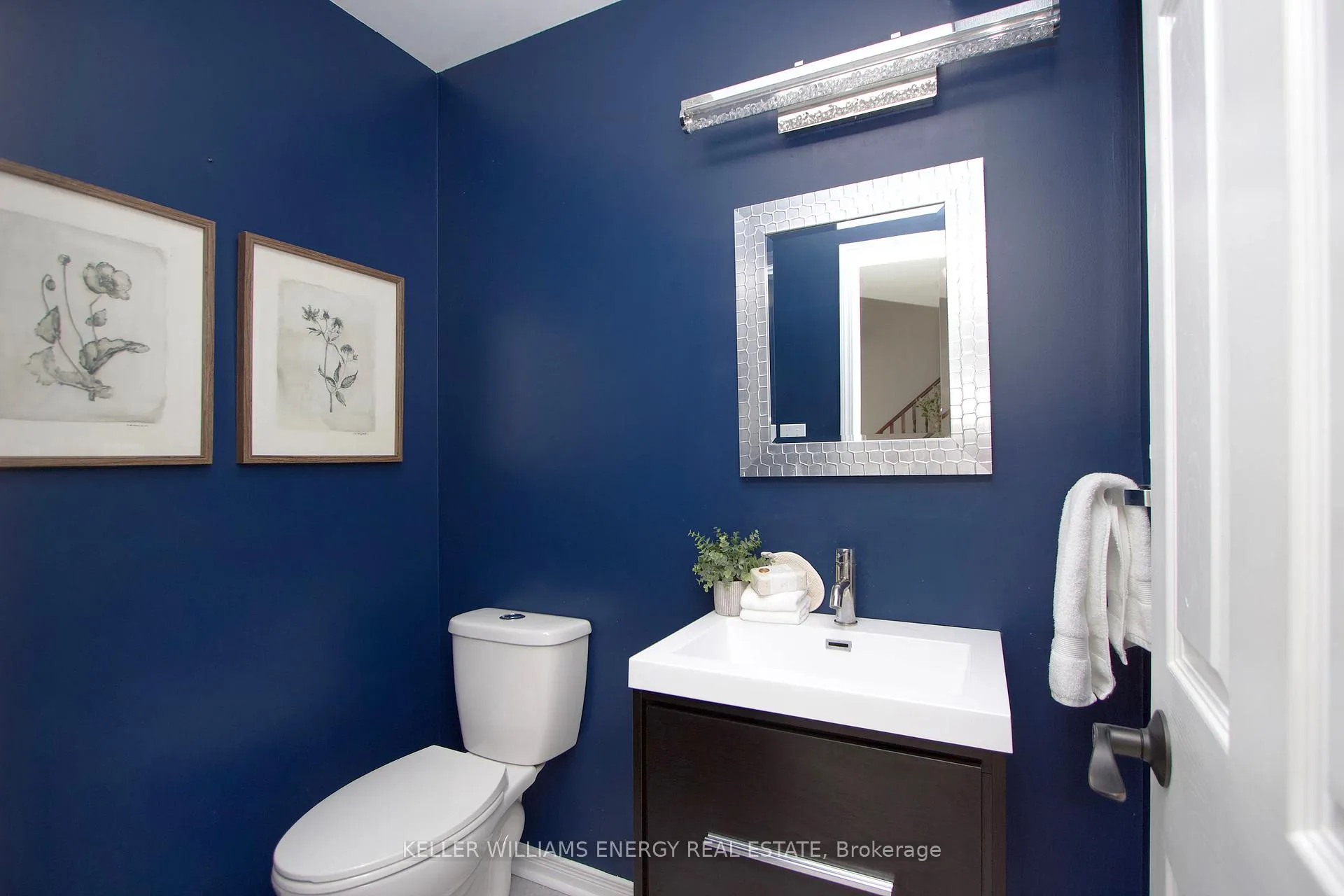 Photo 16 of 38 Hutton Place, Clarington, Bowmanville — HOMEH