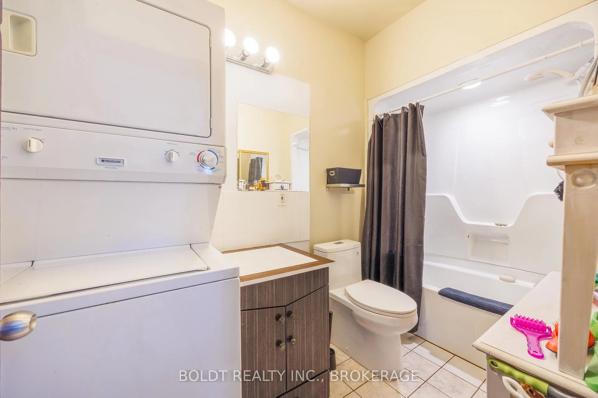 Photo 15 of 9694 Willoughby Drive, Niagara Falls, Lyons Creek — HOMEH