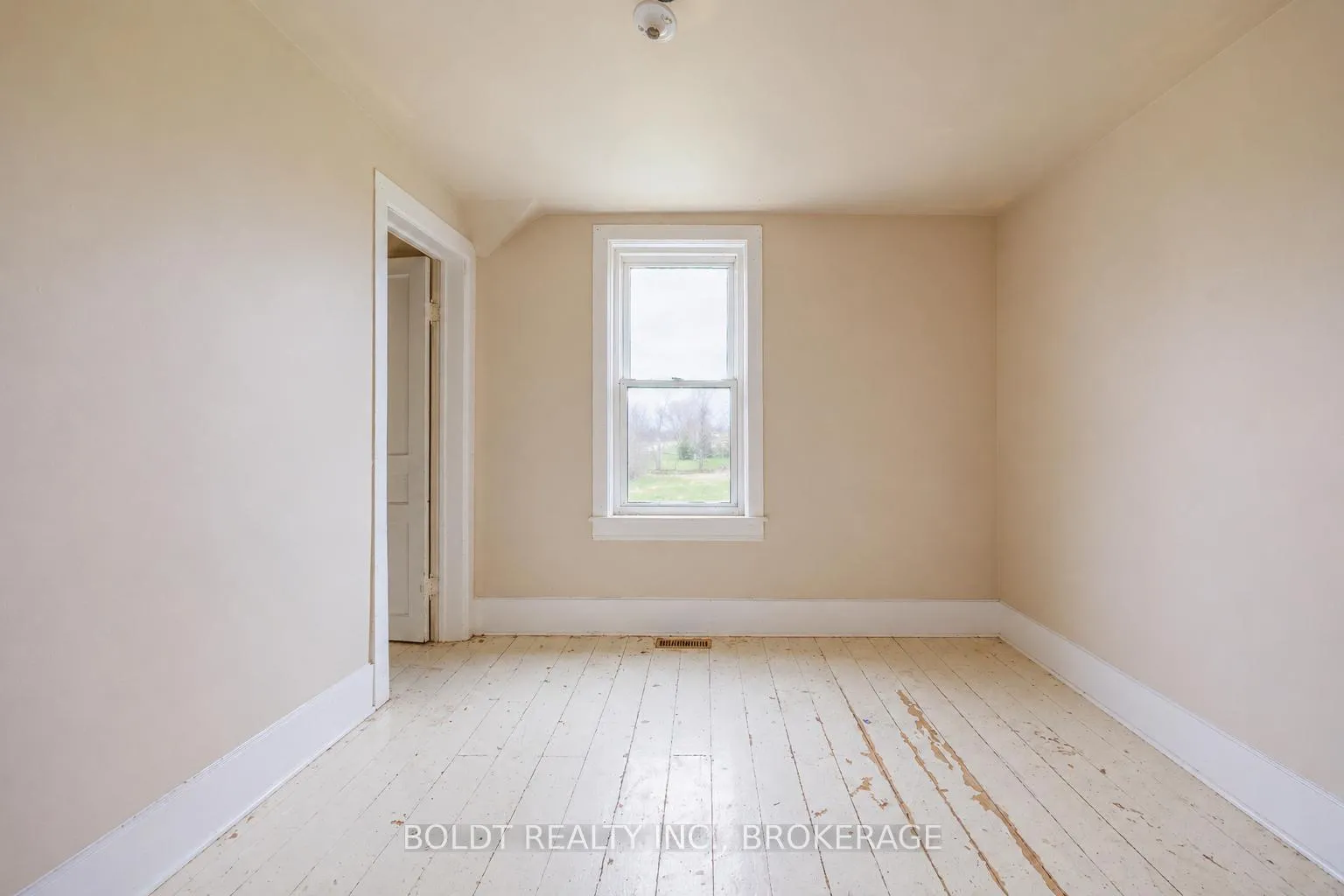 Photo 19 of 9694 Willoughby Drive, Niagara Falls, Lyons Creek — HOMEH
