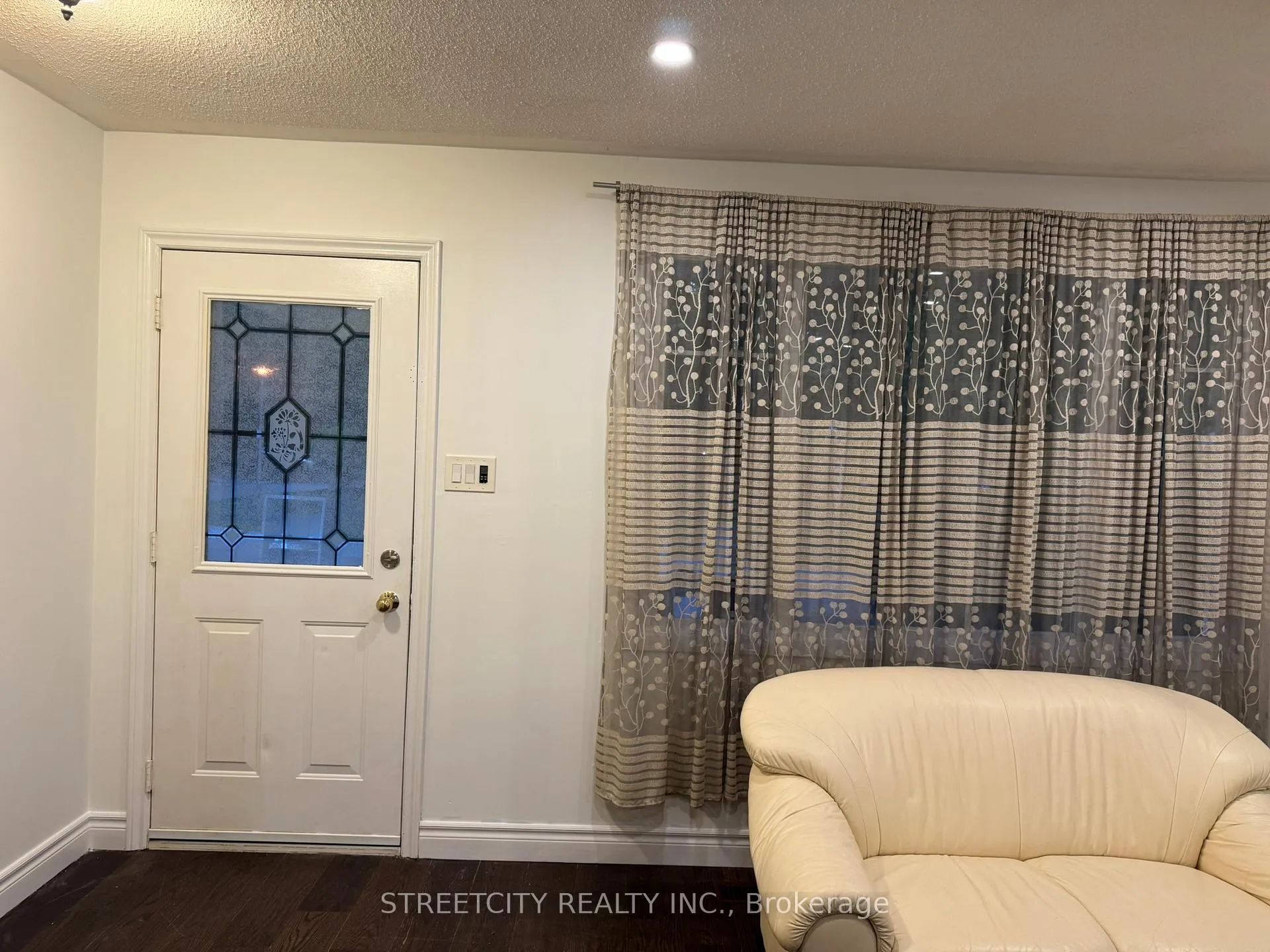 Photo 2 of 102 Paperbirch Crescent, London, North K — HOMEH