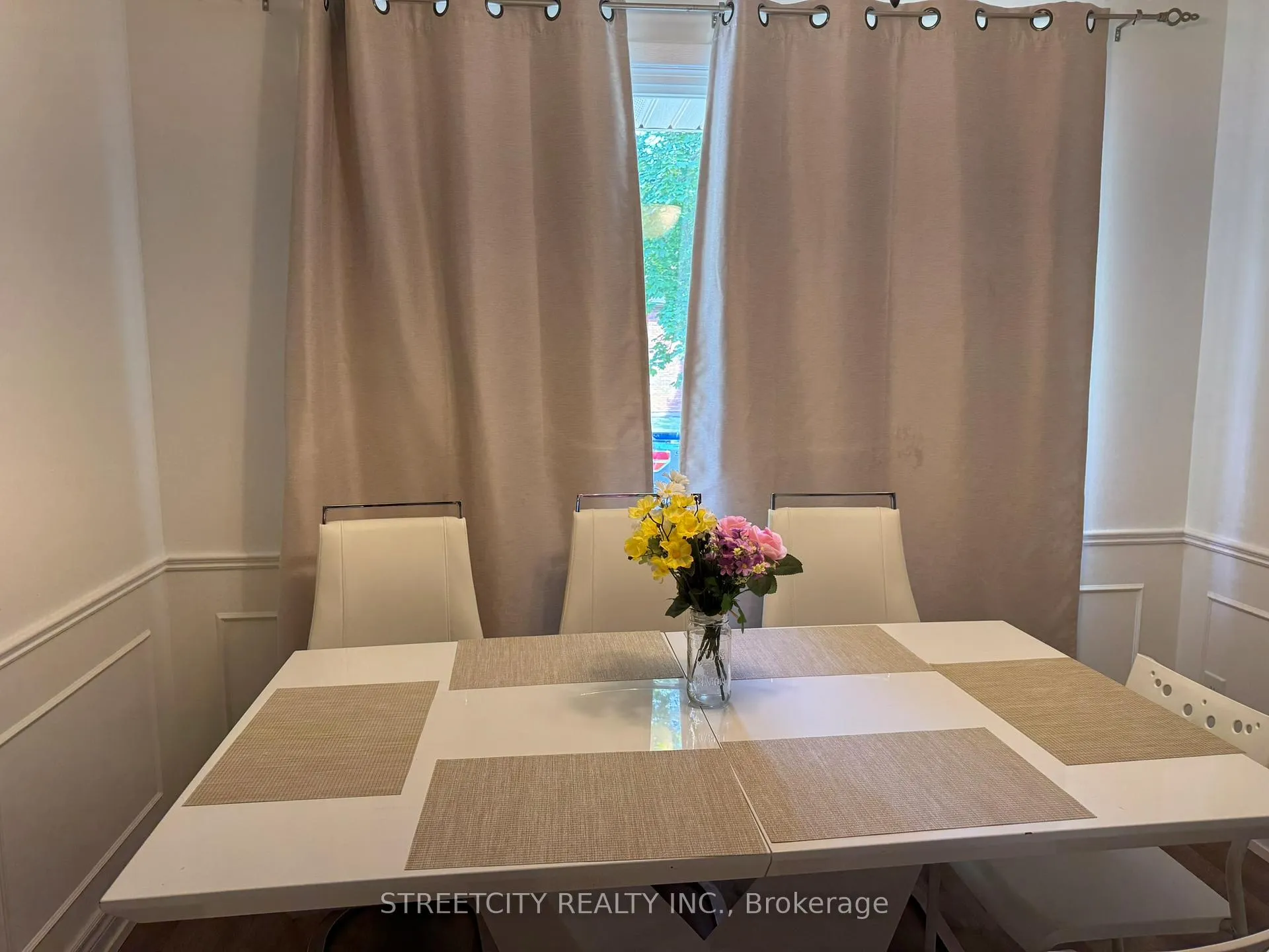 Photo 5 of 102 Paperbirch Crescent, London, North K — HOMEH