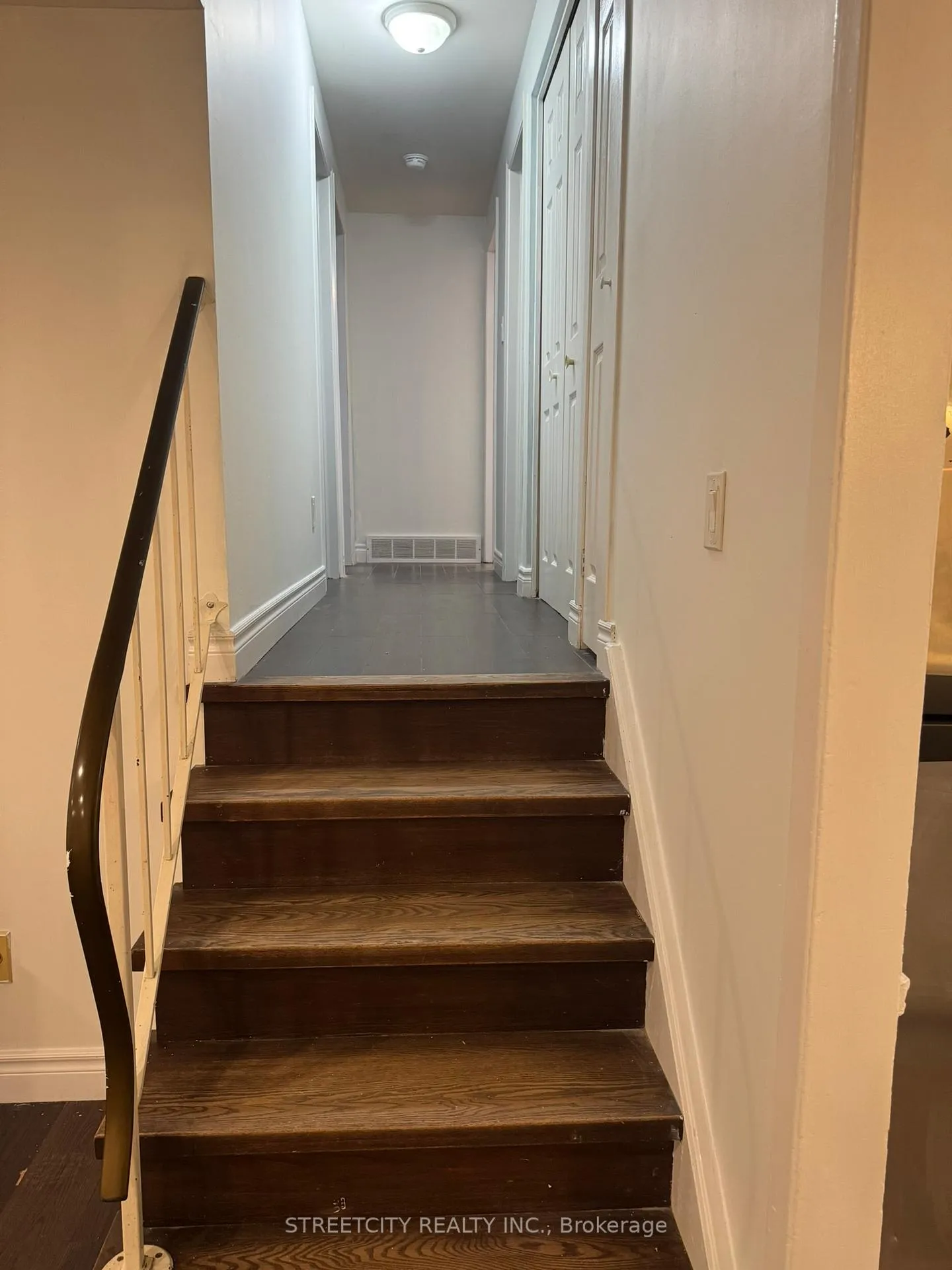 Photo 8 of 102 Paperbirch Crescent, London, North K — HOMEH