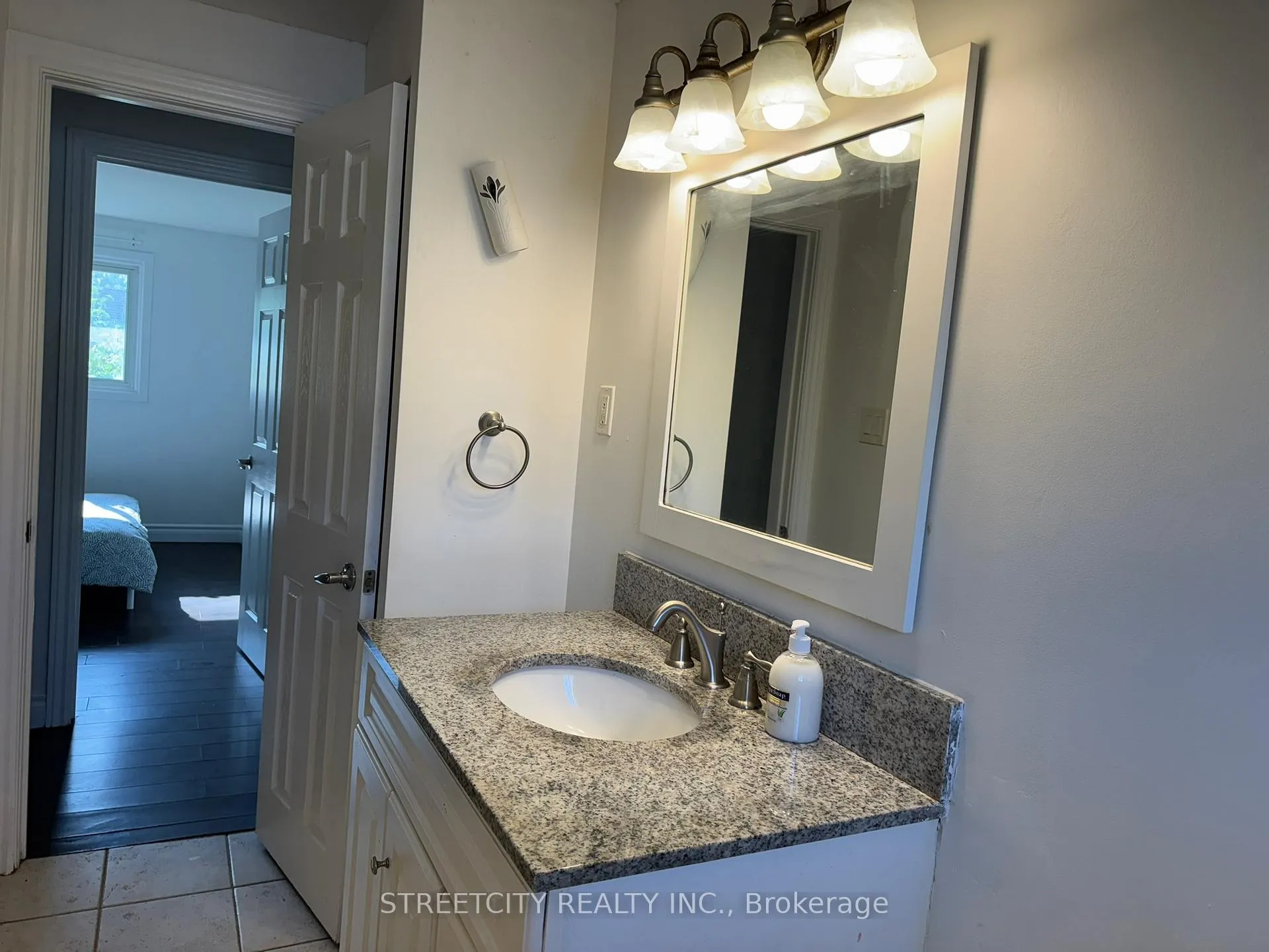 Photo 11 of 102 Paperbirch Crescent, London, North K — HOMEH