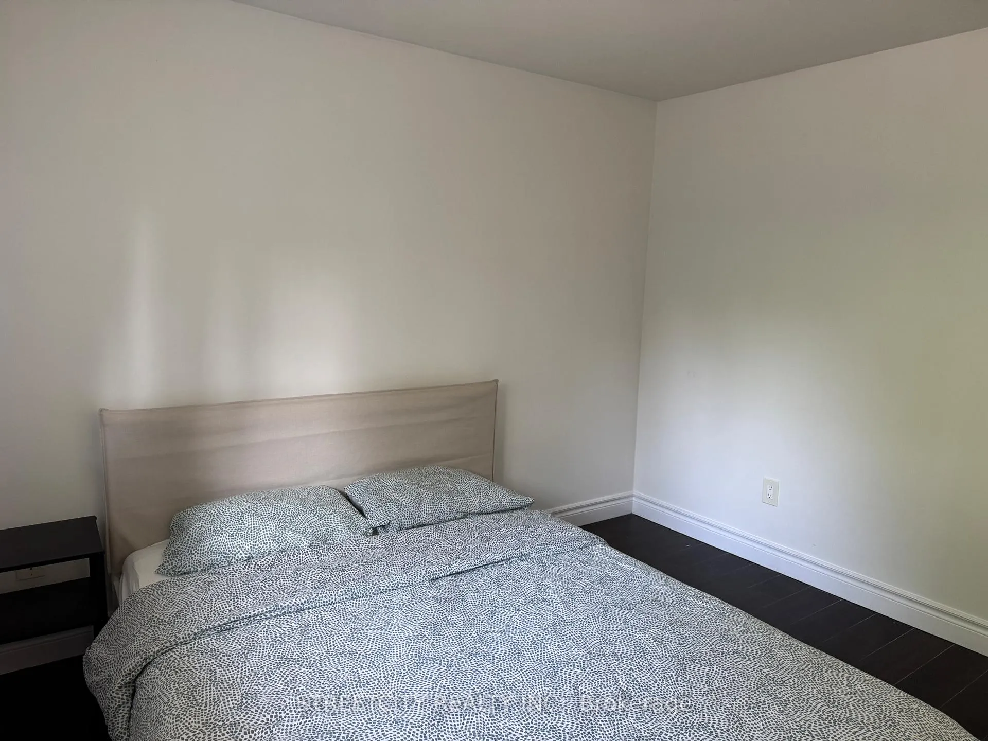 Photo 14 of 102 Paperbirch Crescent, London, North K — HOMEH