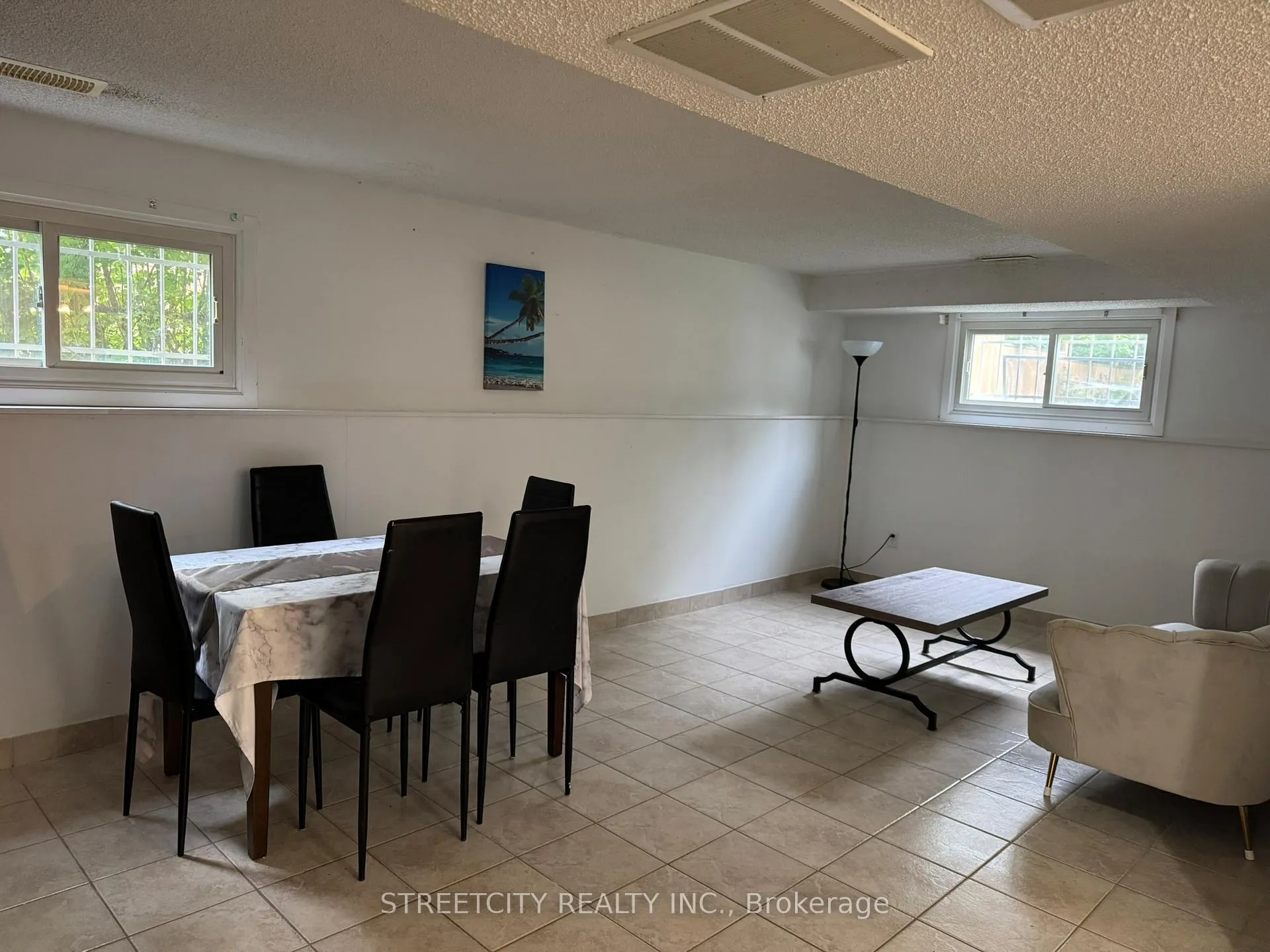 Photo 18 of 102 Paperbirch Crescent, London, North K — HOMEH
