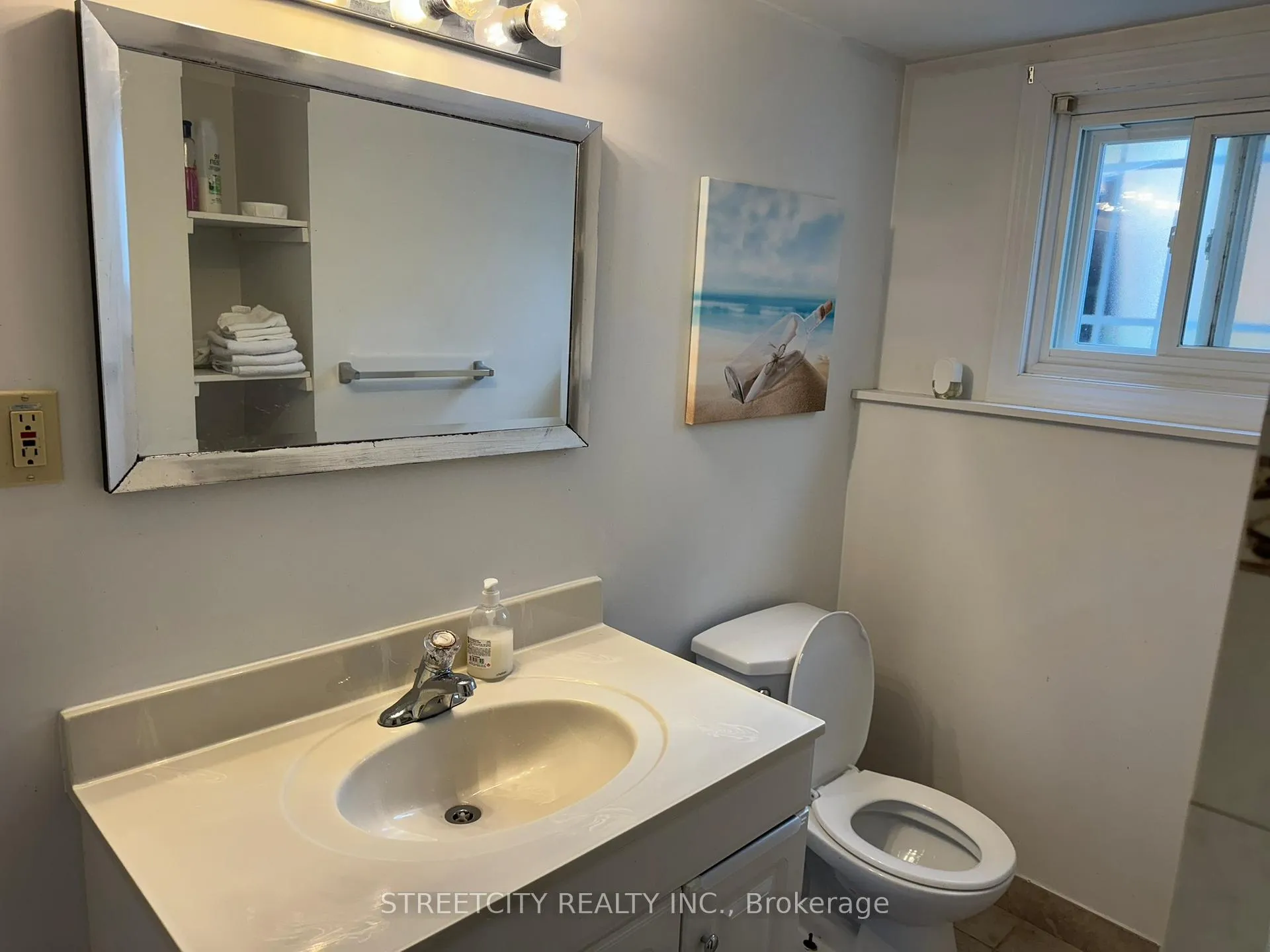 Photo 22 of 102 Paperbirch Crescent, London, North K — HOMEH