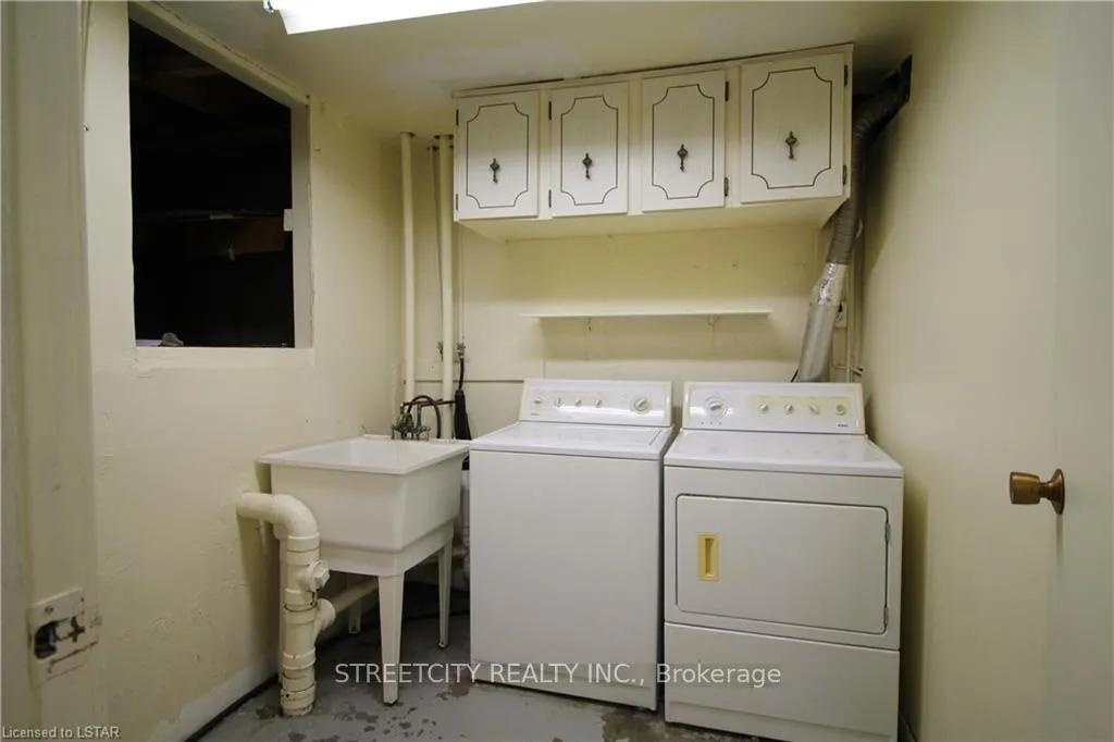 Photo 29 of 102 Paperbirch Crescent, London, North K — HOMEH