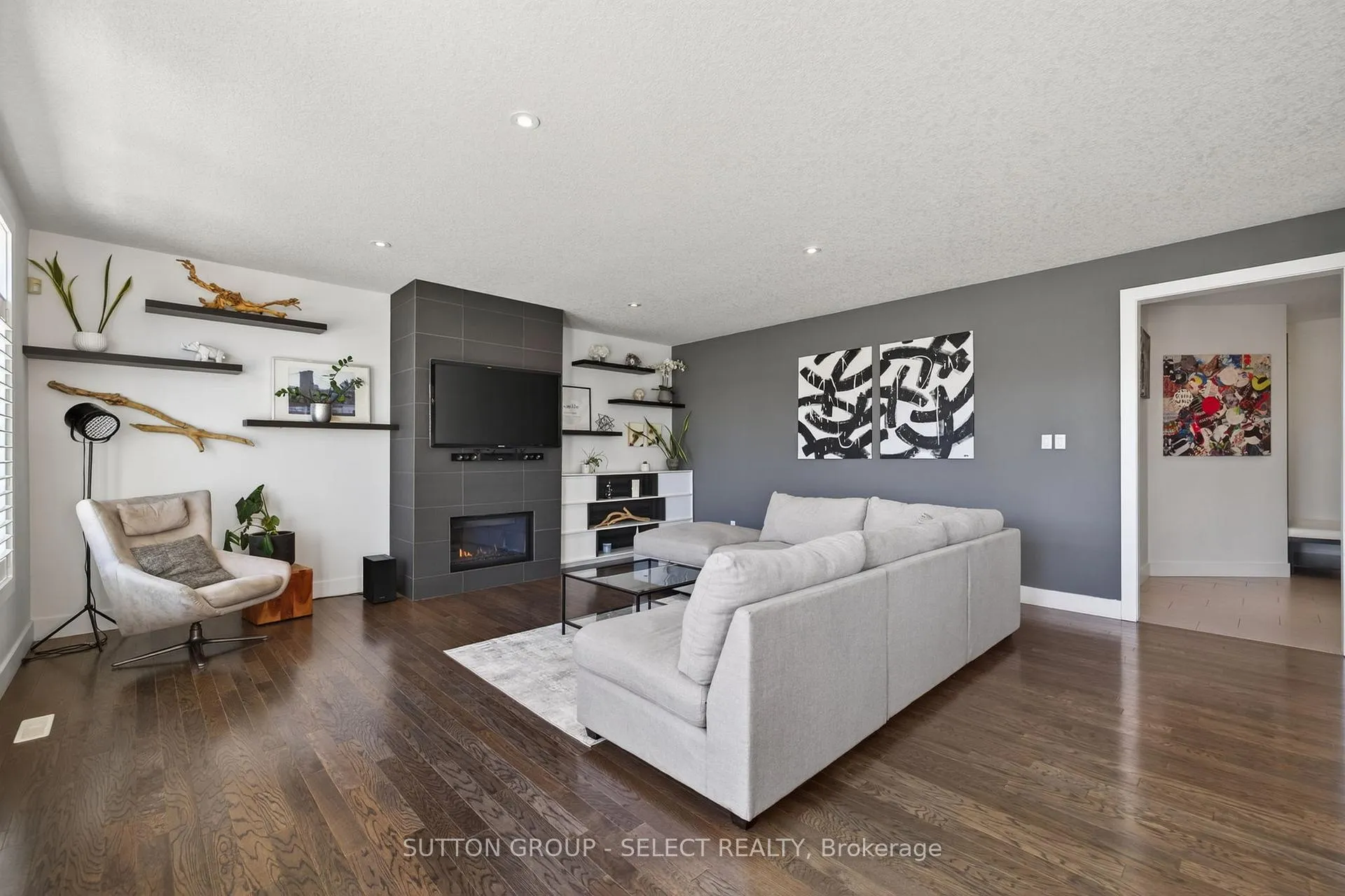 Photo 7 of 1879 Couldridge Way, London, North S — HOMEH