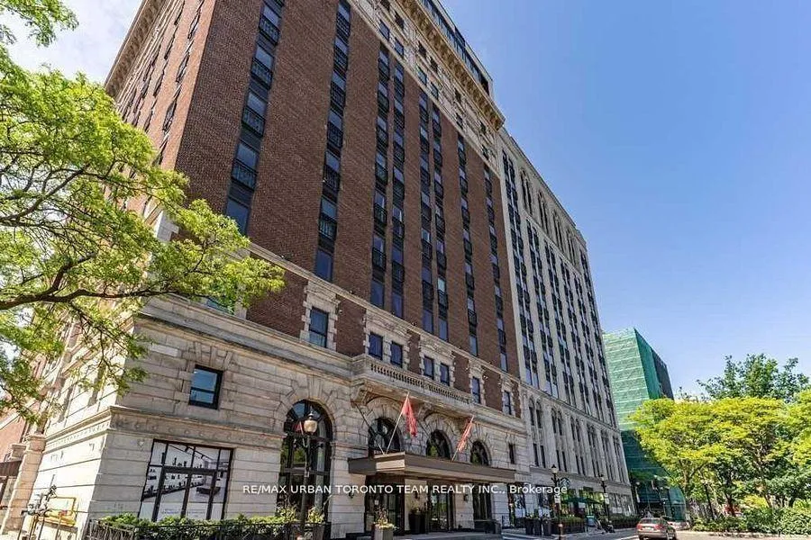 Front of Unit 621, 118 King Street E