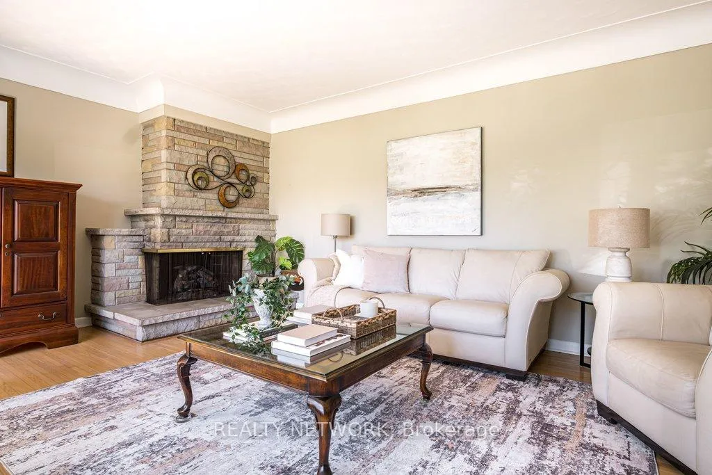 Photo 4 of 129 Oneida Boulevard, Hamilton, Ancaster — HOMEH