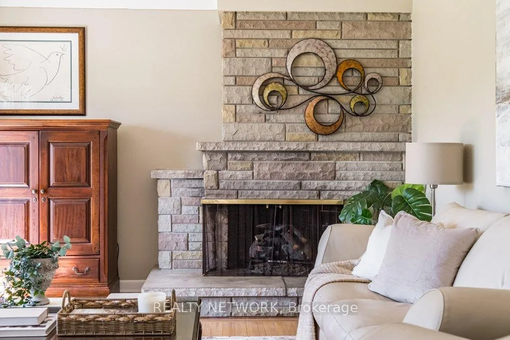 Photo 5 of 129 Oneida Boulevard, Hamilton, Ancaster — HOMEH