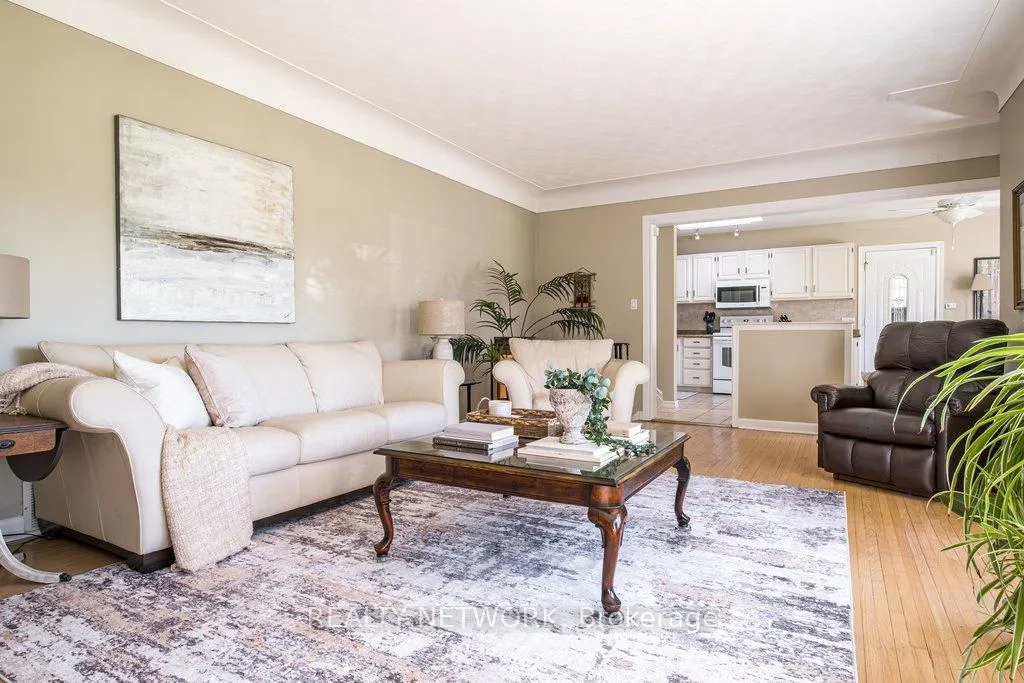 Photo 6 of 129 Oneida Boulevard, Hamilton, Ancaster — HOMEH