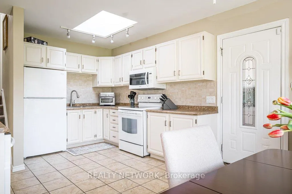 Photo 10 of 129 Oneida Boulevard, Hamilton, Ancaster — HOMEH