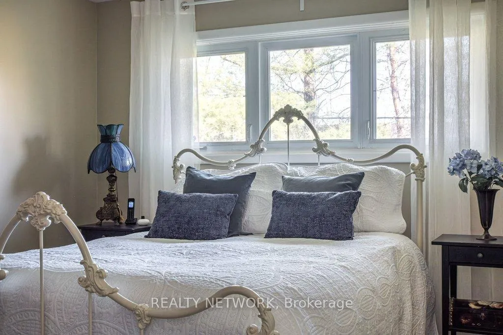 Photo 12 of 129 Oneida Boulevard, Hamilton, Ancaster — HOMEH