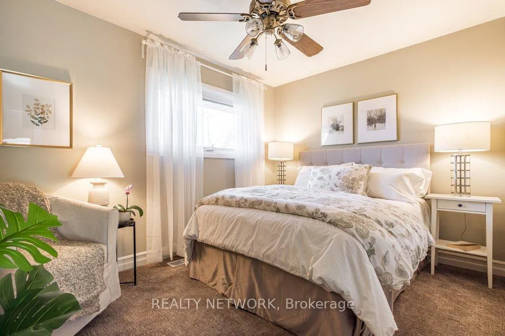 Photo 15 of 129 Oneida Boulevard, Hamilton, Ancaster — HOMEH