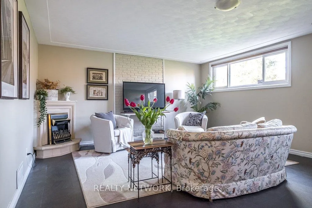 Photo 20 of 129 Oneida Boulevard, Hamilton, Ancaster — HOMEH