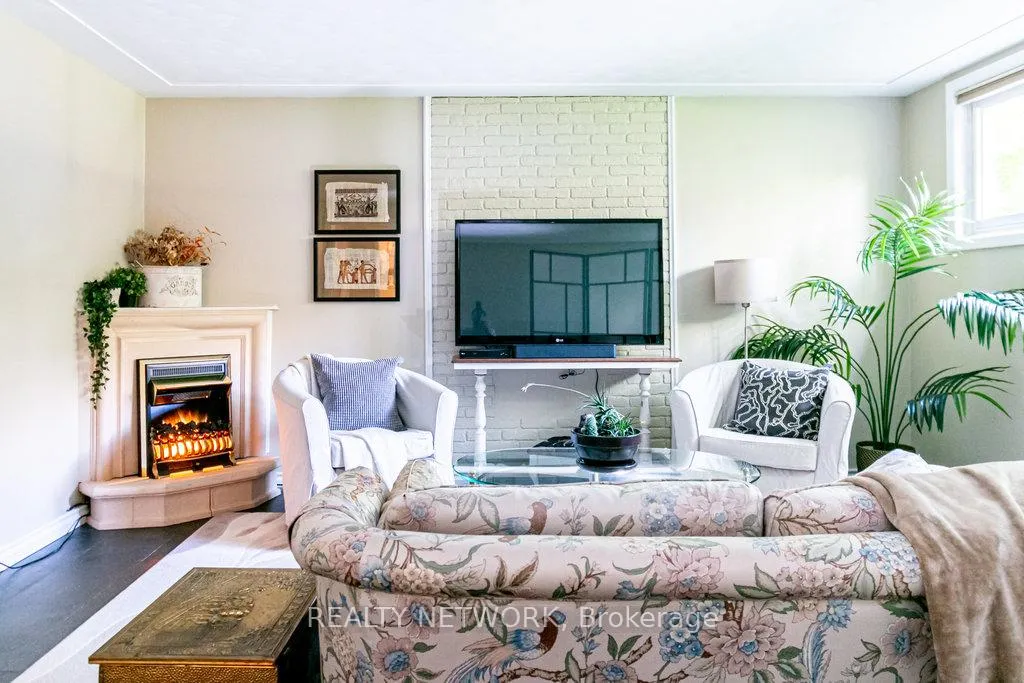 Photo 21 of 129 Oneida Boulevard, Hamilton, Ancaster — HOMEH