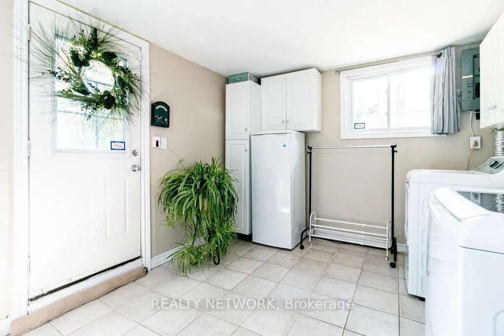 Photo 25 of 129 Oneida Boulevard, Hamilton, Ancaster — HOMEH