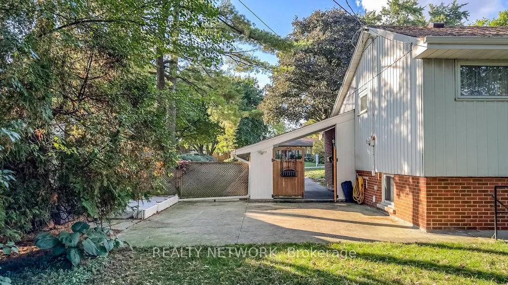 Photo 28 of 129 Oneida Boulevard, Hamilton, Ancaster — HOMEH
