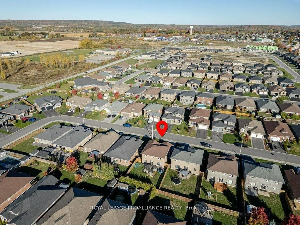 Photo 5 of 60 Crews Crescent, Quinte West, Murray Ward — HOMEH