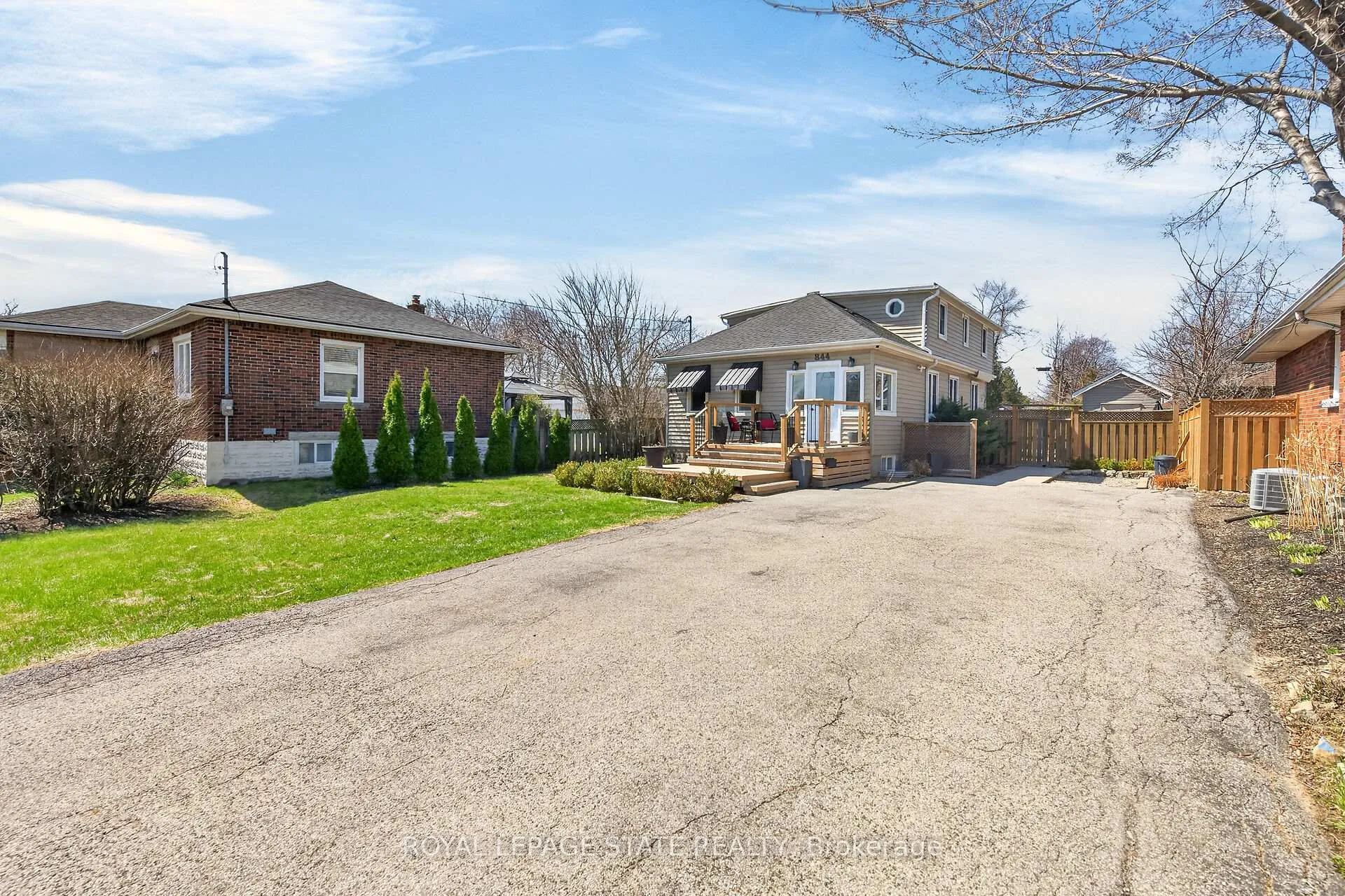Photo 2 of 844 Upper Wellington Street, Hamilton, Balfour — HOMEH