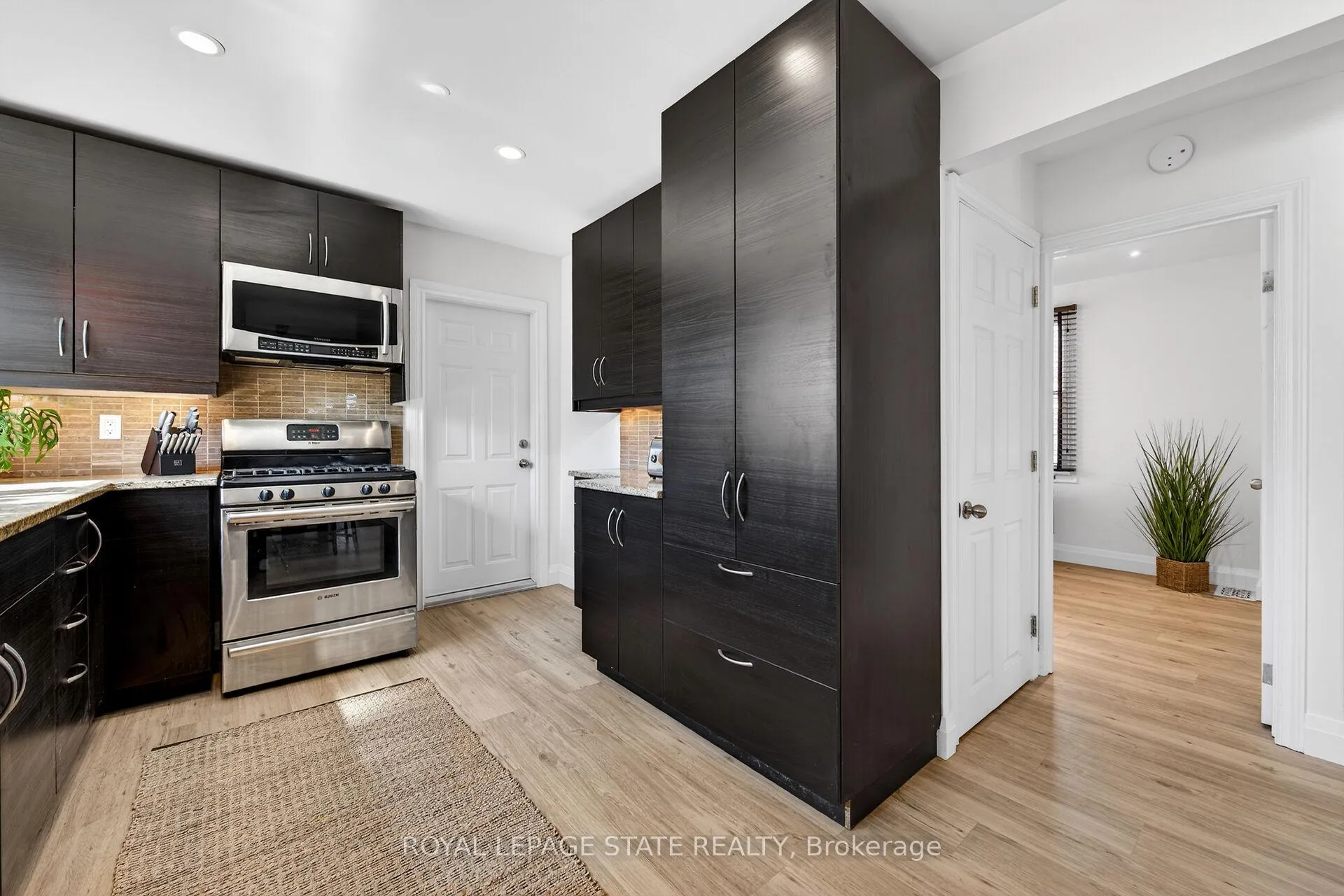 Photo 12 of 844 Upper Wellington Street, Hamilton, Balfour — HOMEH