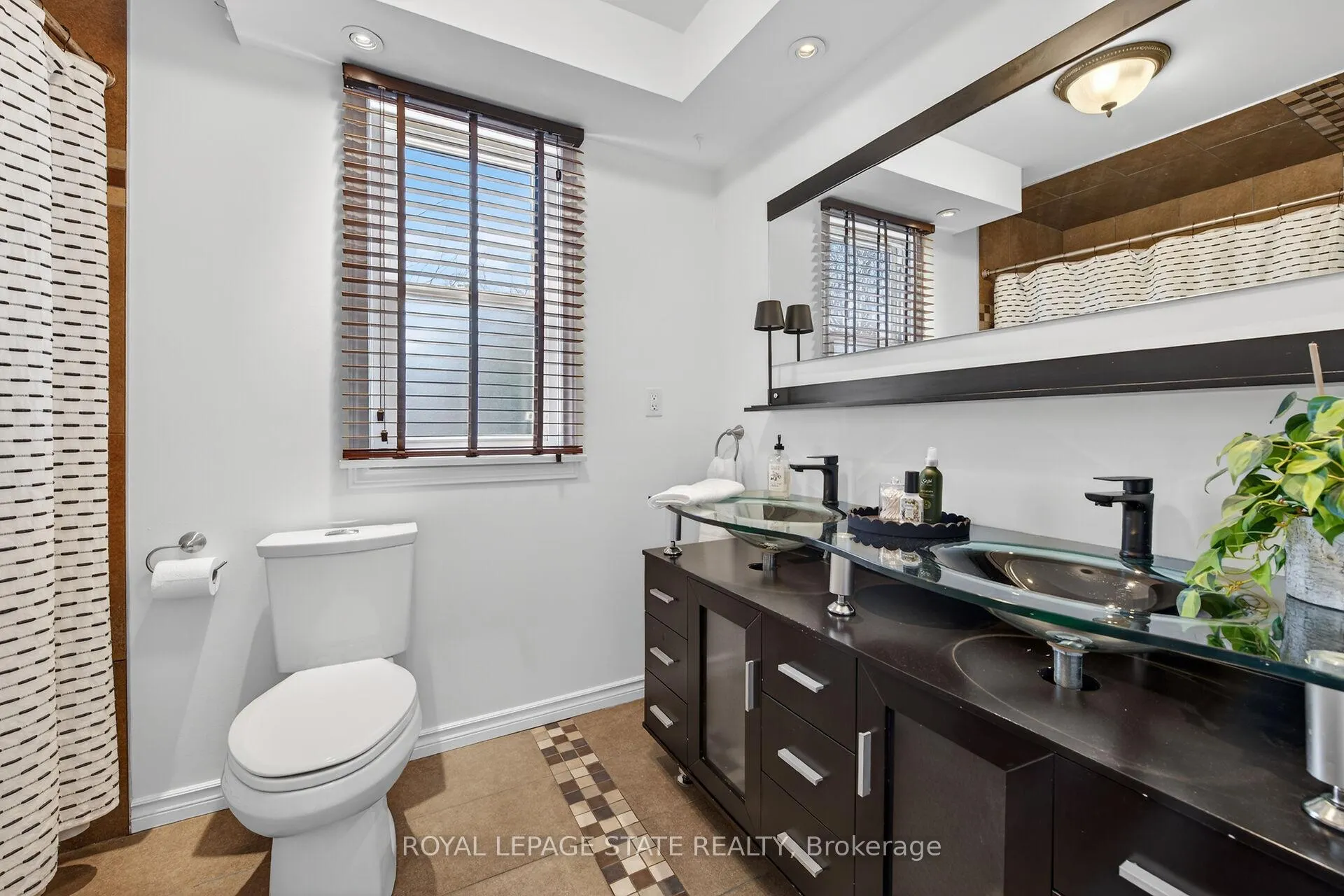 Photo 16 of 844 Upper Wellington Street, Hamilton, Balfour — HOMEH