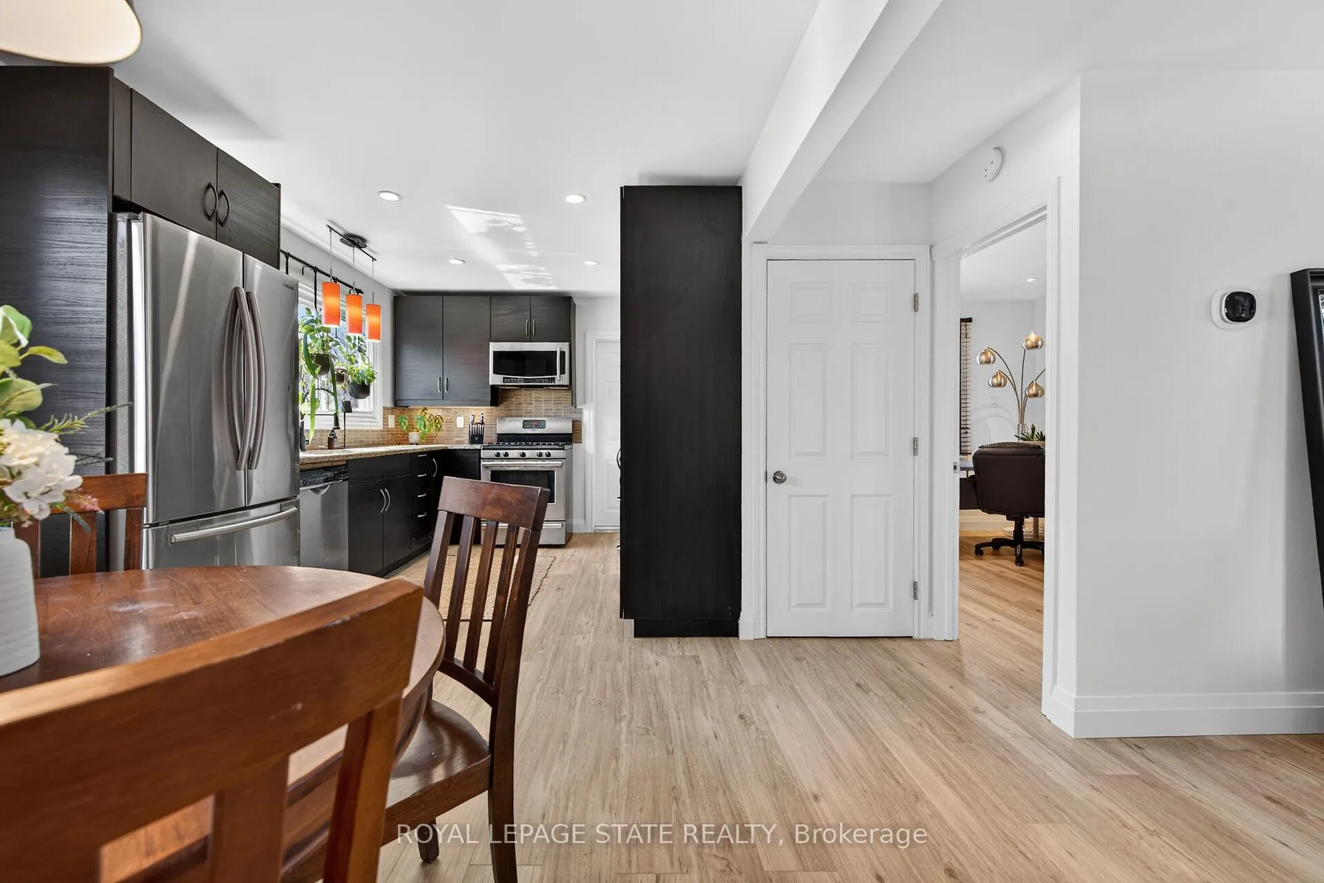 Photo 21 of 844 Upper Wellington Street, Hamilton, Balfour — HOMEH