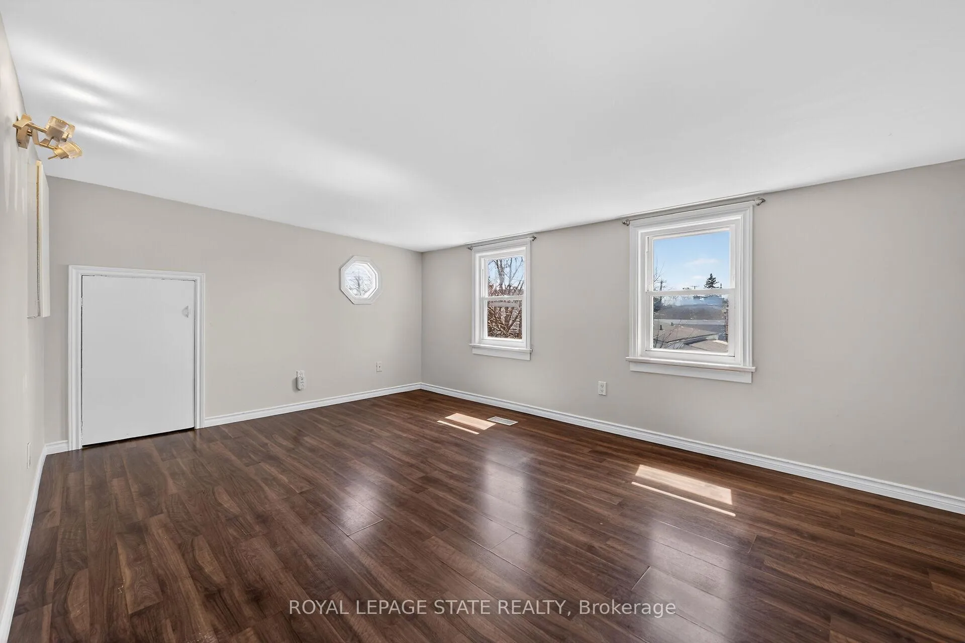 Photo 28 of 844 Upper Wellington Street, Hamilton, Balfour — HOMEH