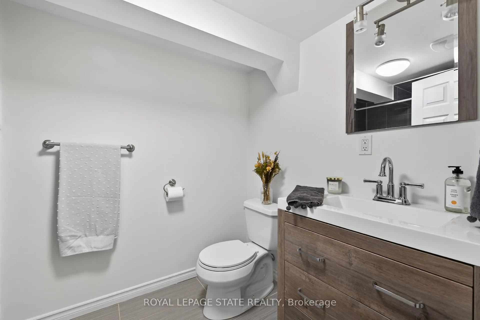 Photo 38 of 844 Upper Wellington Street, Hamilton, Balfour — HOMEH