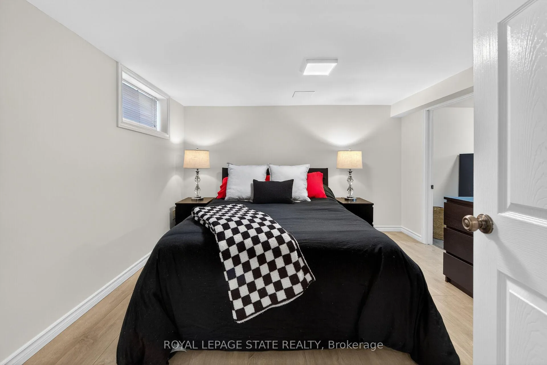 Photo 40 of 844 Upper Wellington Street, Hamilton, Balfour — HOMEH