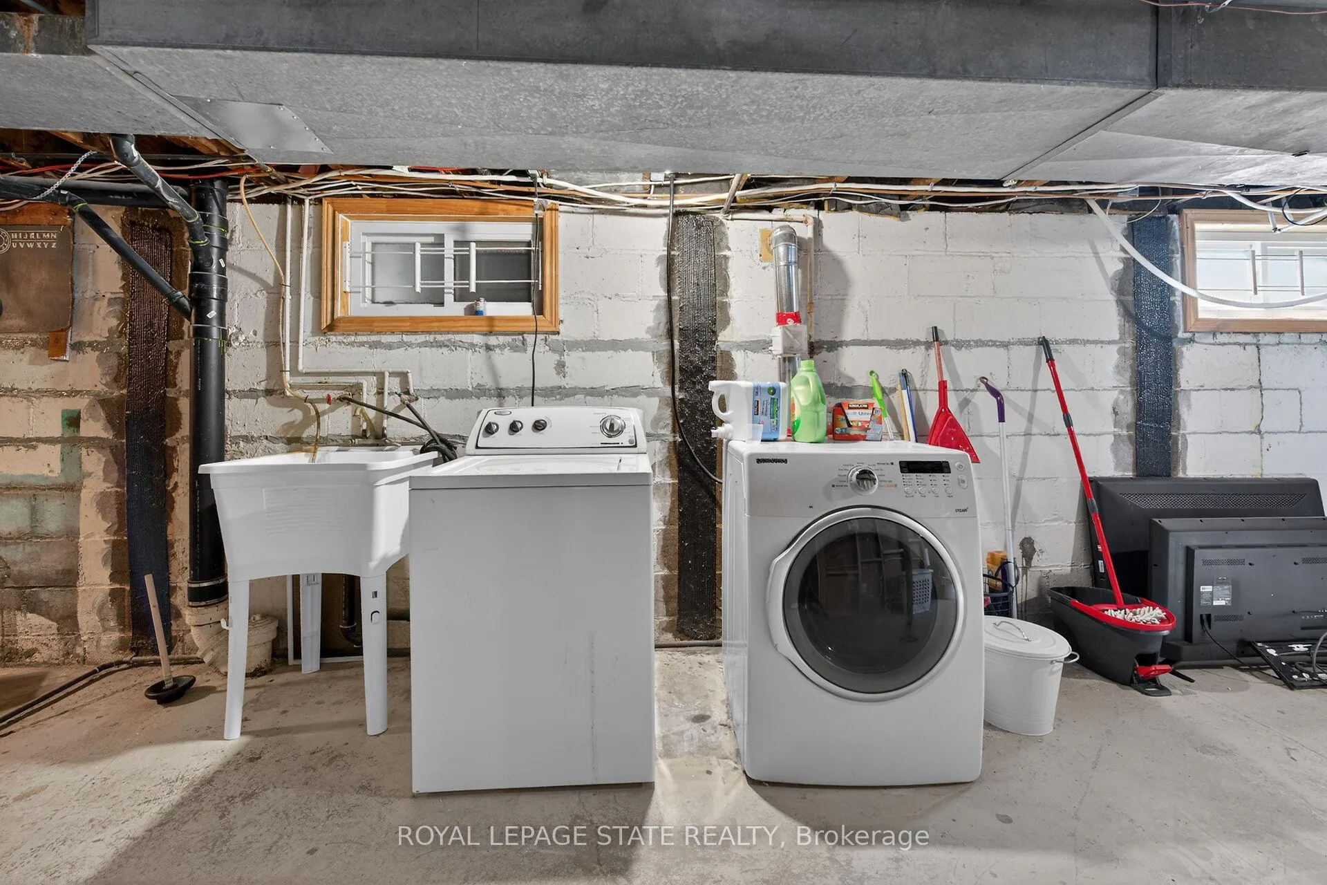 Photo 41 of 844 Upper Wellington Street, Hamilton, Balfour — HOMEH