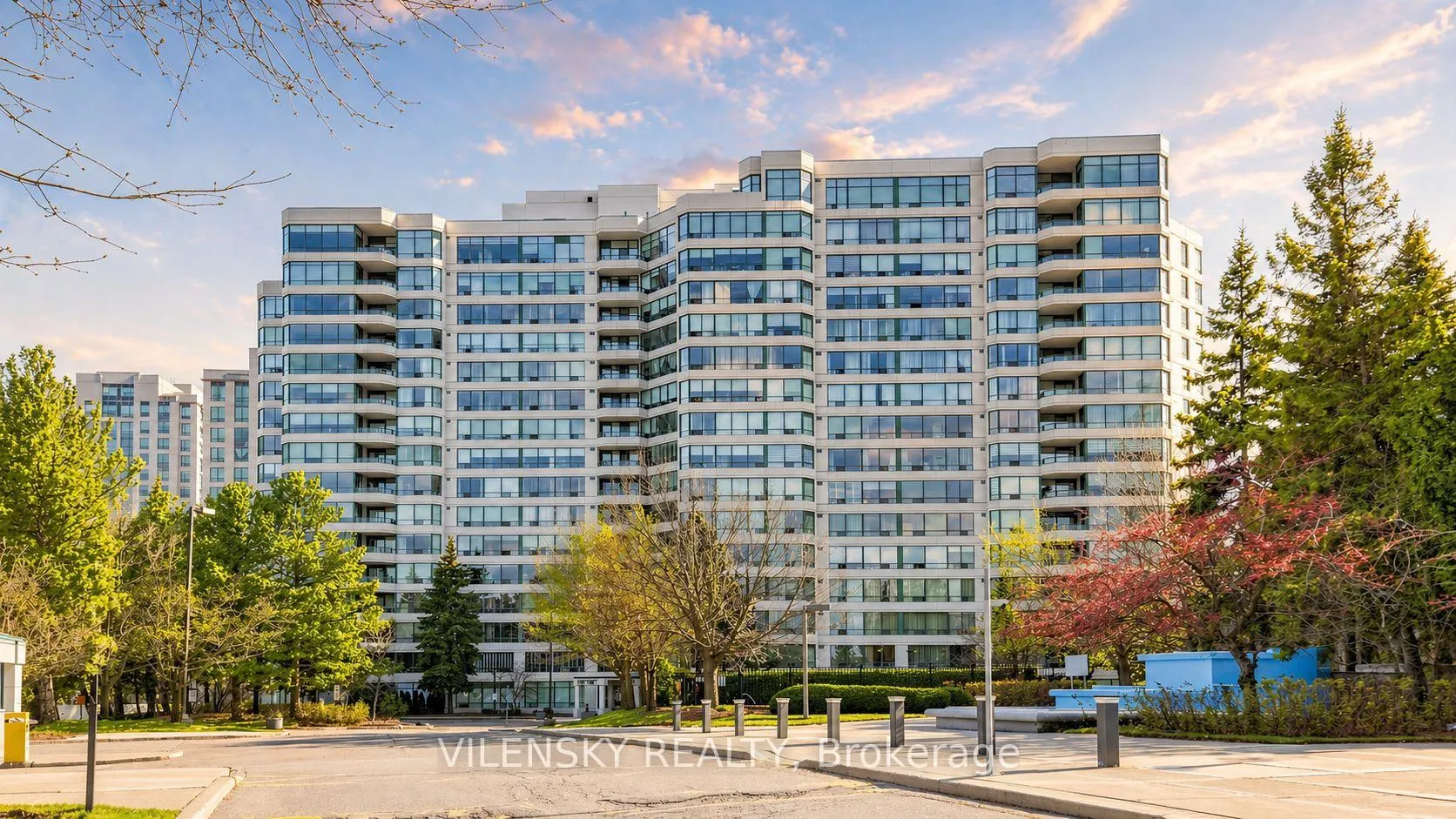 Photo 1 of Unit 1402, 110 Promenade Circle, Vaughan, Brownridge — HOMEH