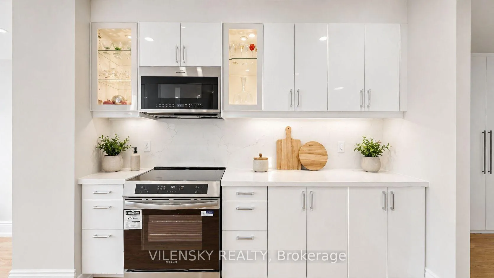 Photo 10 of Unit 1402, 110 Promenade Circle, Vaughan, Brownridge — HOMEH
