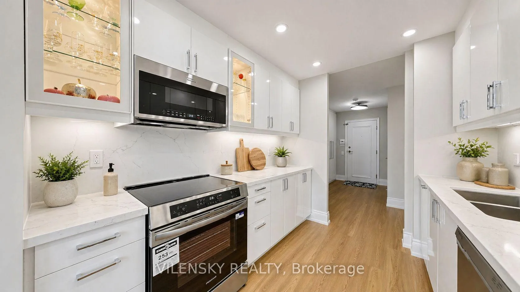 Photo 11 of Unit 1402, 110 Promenade Circle, Vaughan, Brownridge — HOMEH
