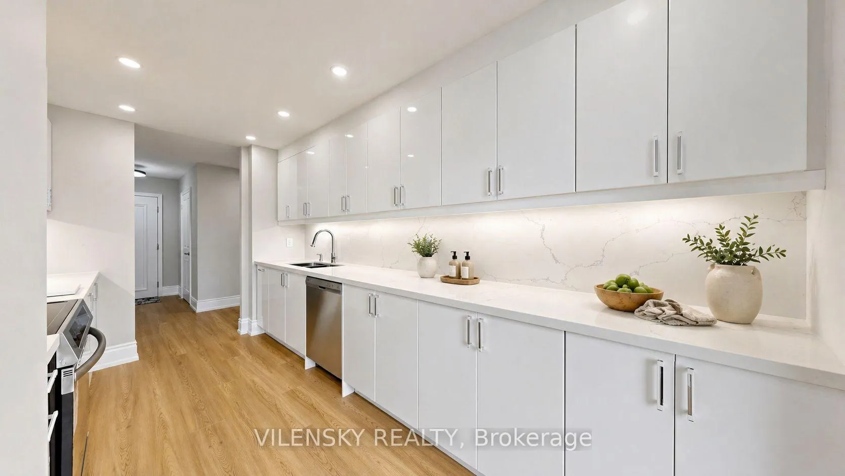 Photo 12 of Unit 1402, 110 Promenade Circle, Vaughan, Brownridge — HOMEH