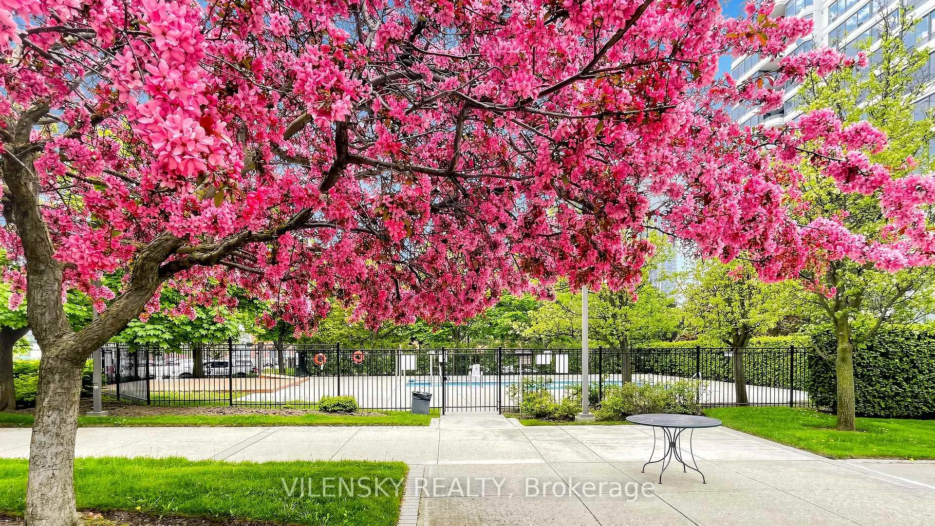 Photo 41 of Unit 1402, 110 Promenade Circle, Vaughan, Brownridge — HOMEH