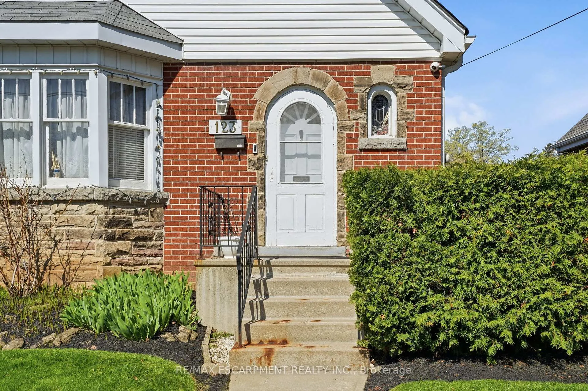 Photo 4 of 123 Longwood Road N, Hamilton, Westdale — HOMEH