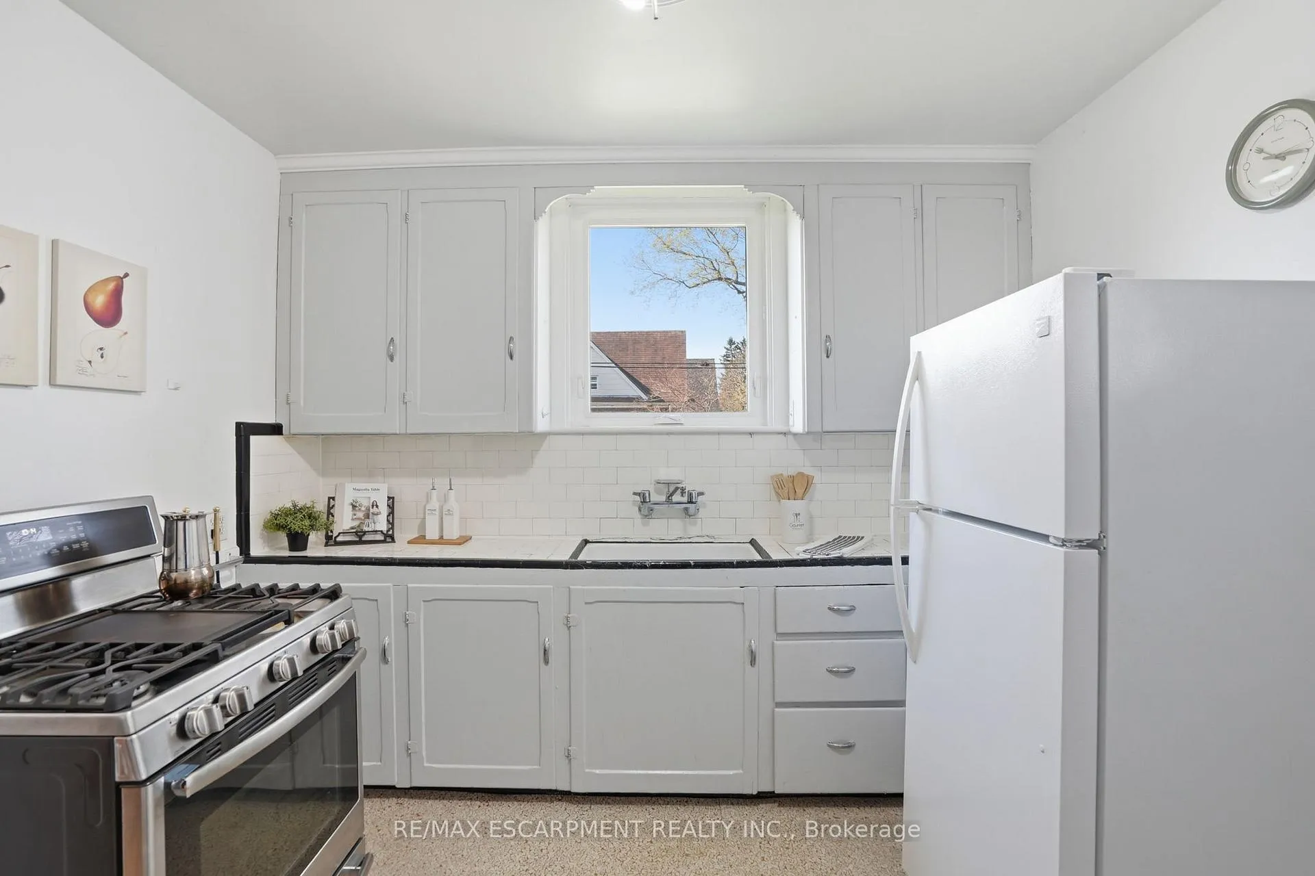 Photo 15 of 123 Longwood Road N, Hamilton, Westdale — HOMEH