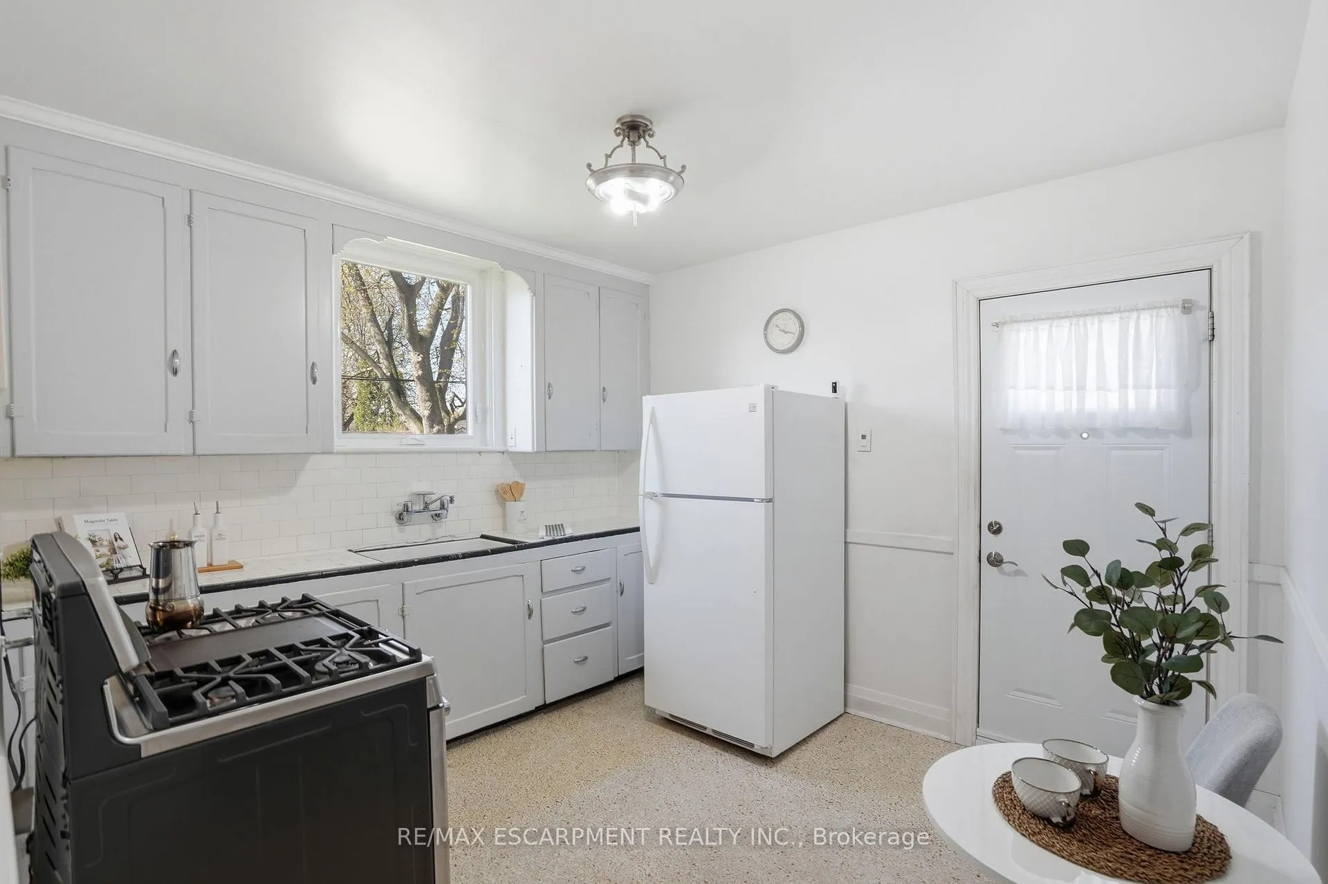 Photo 17 of 123 Longwood Road N, Hamilton, Westdale — HOMEH