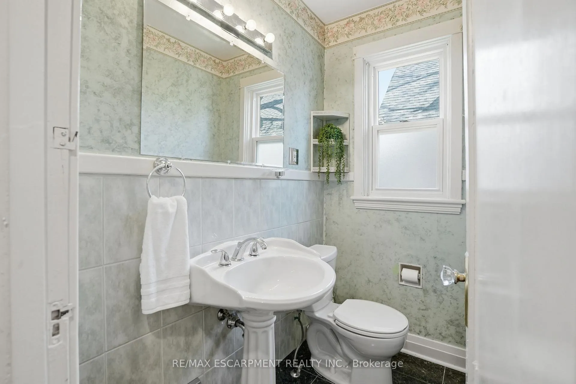 Photo 19 of 123 Longwood Road N, Hamilton, Westdale — HOMEH