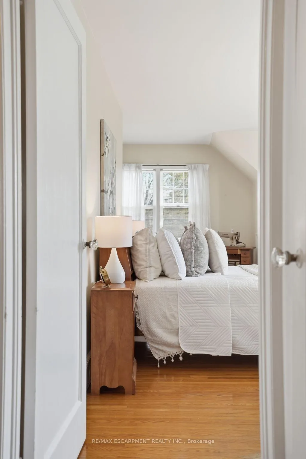 Photo 21 of 123 Longwood Road N, Hamilton, Westdale — HOMEH