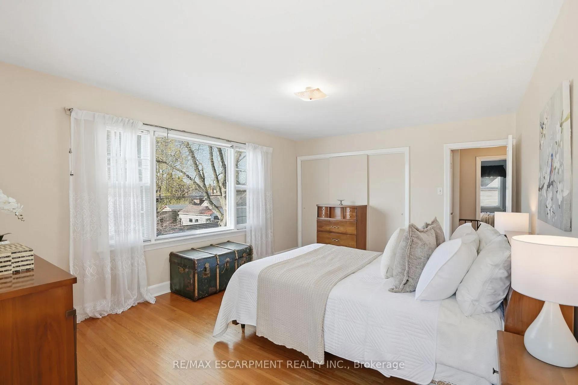 Photo 23 of 123 Longwood Road N, Hamilton, Westdale — HOMEH