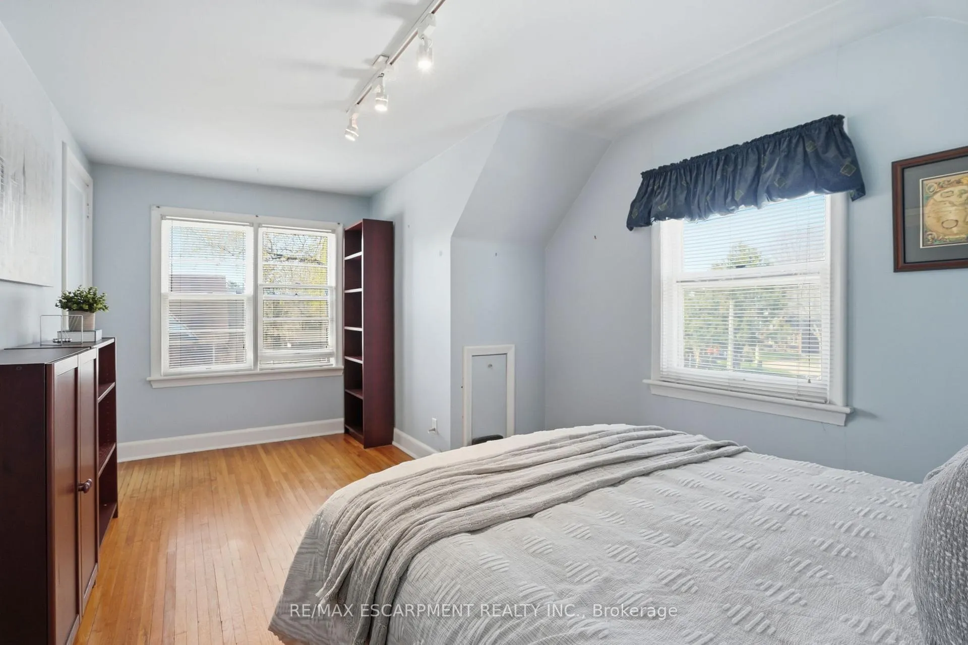Photo 29 of 123 Longwood Road N, Hamilton, Westdale — HOMEH