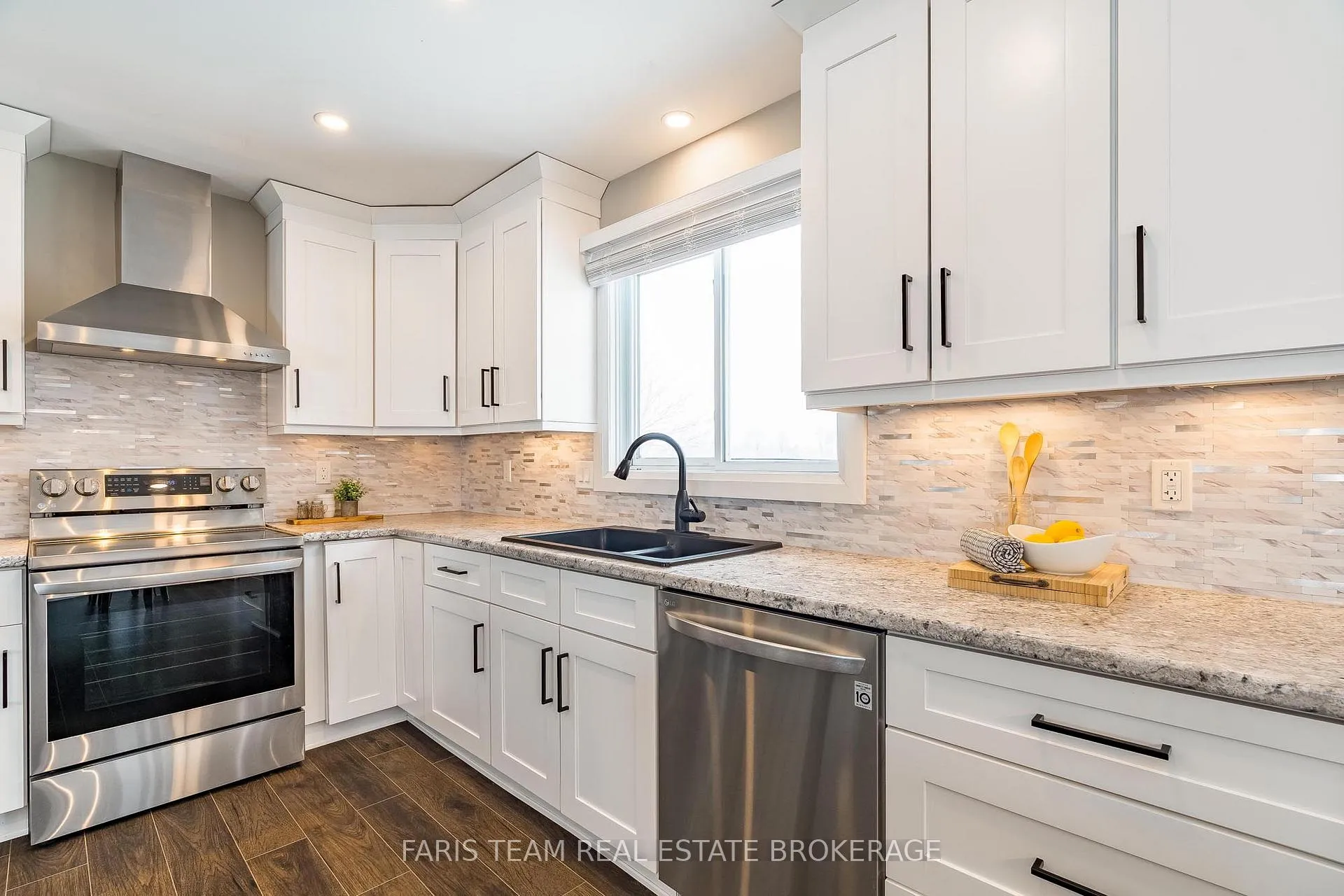 Photo 9 of 61 Mill Street E, Springwater, Rural Springwater — HOMEH