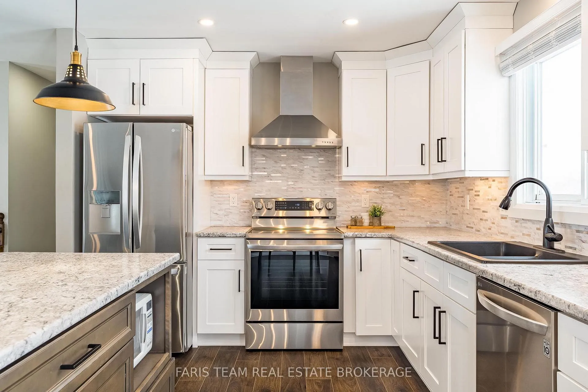 Photo 10 of 61 Mill Street E, Springwater, Rural Springwater — HOMEH