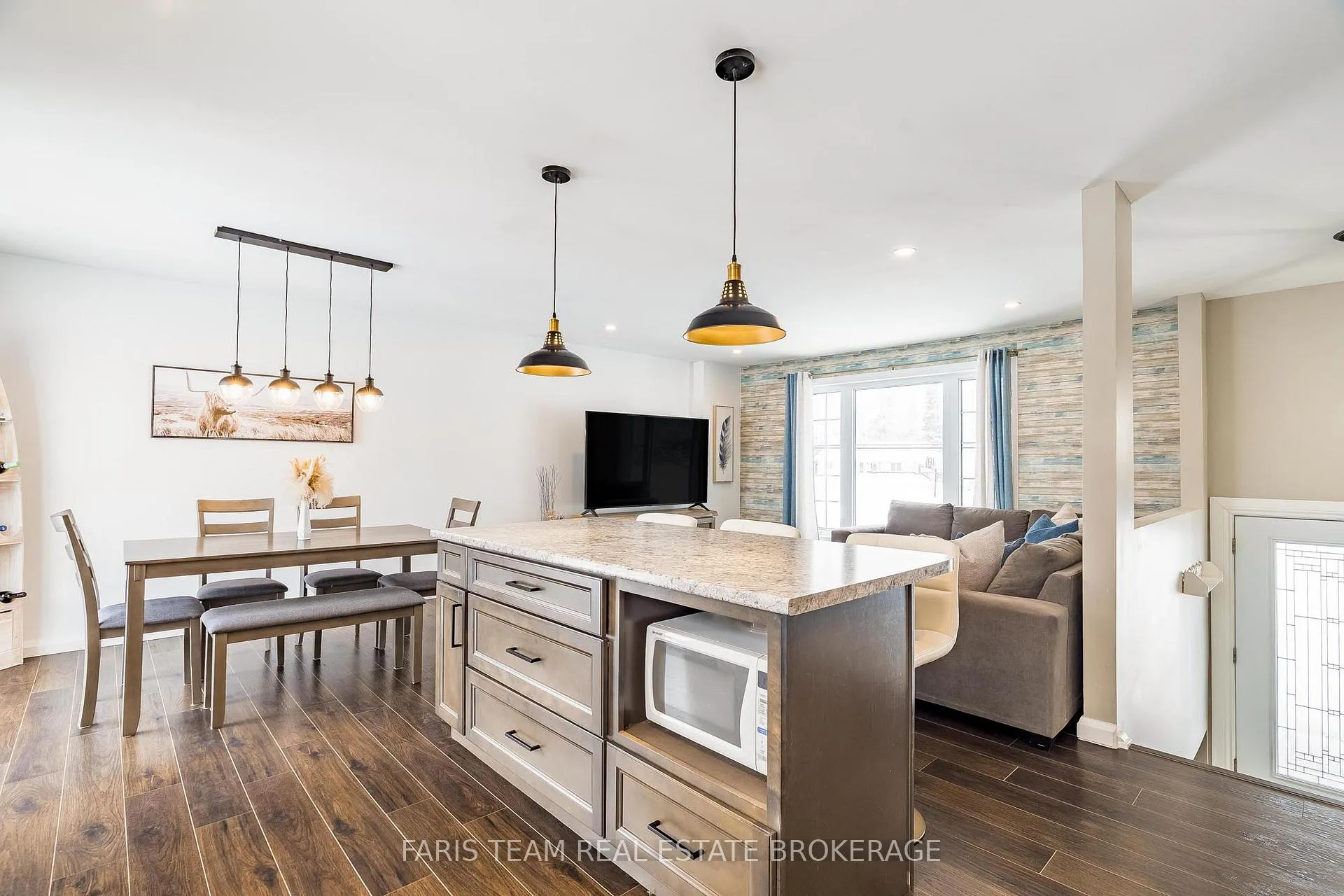 Photo 13 of 61 Mill Street E, Springwater, Rural Springwater — HOMEH