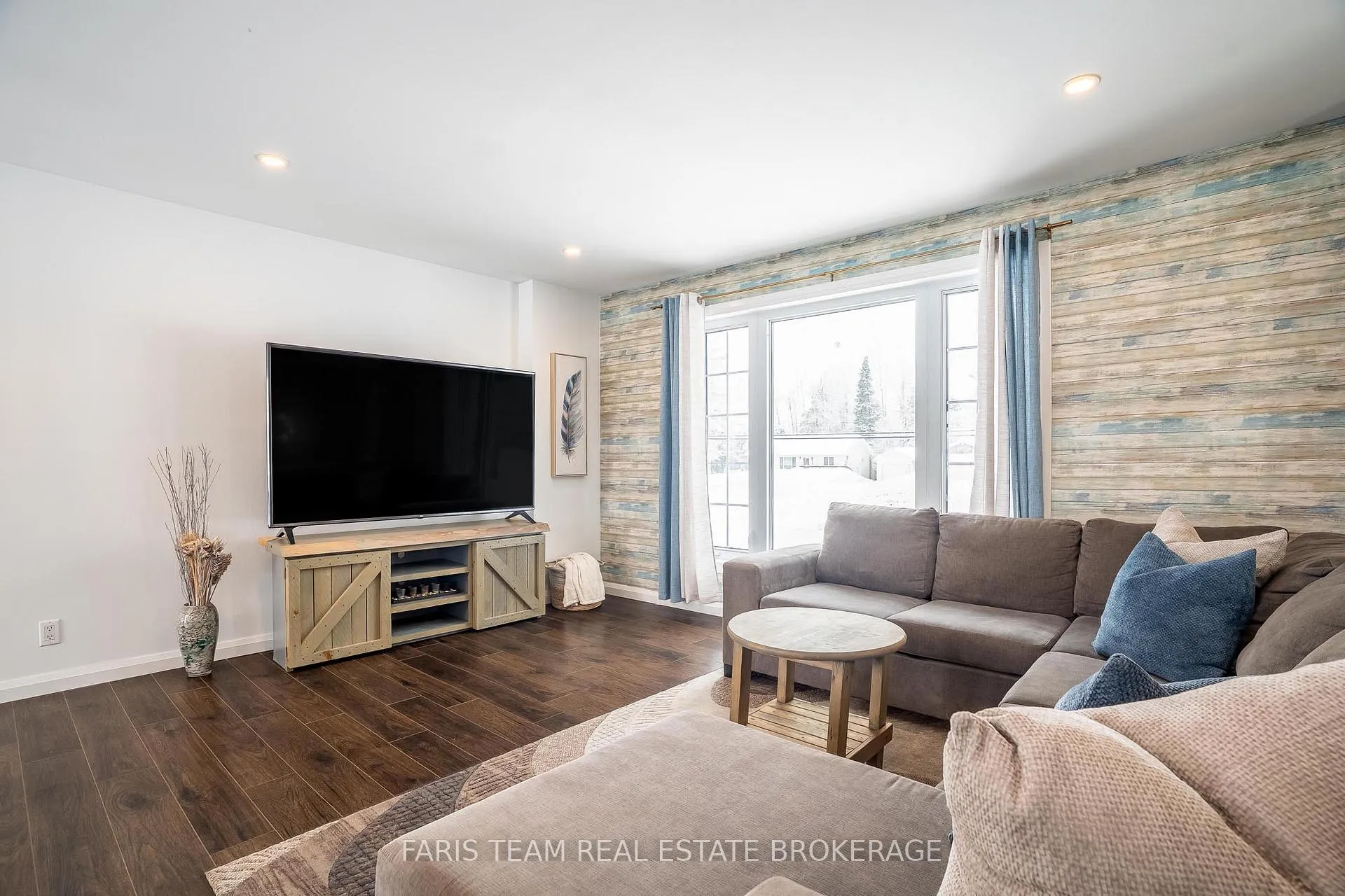 Photo 17 of 61 Mill Street E, Springwater, Rural Springwater — HOMEH